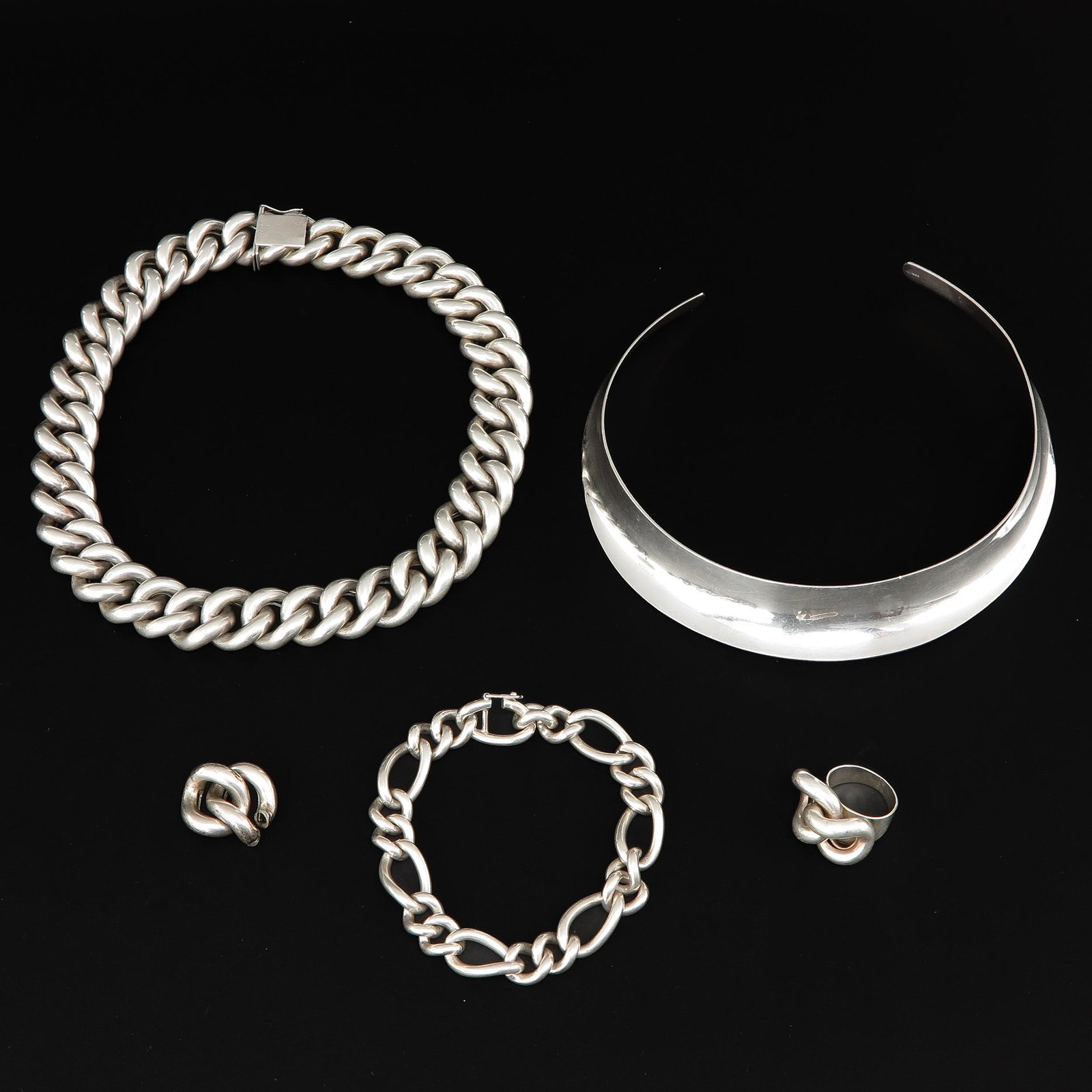 A Collection of Silver Jewelry: Including link necklace, 40 cm. long.