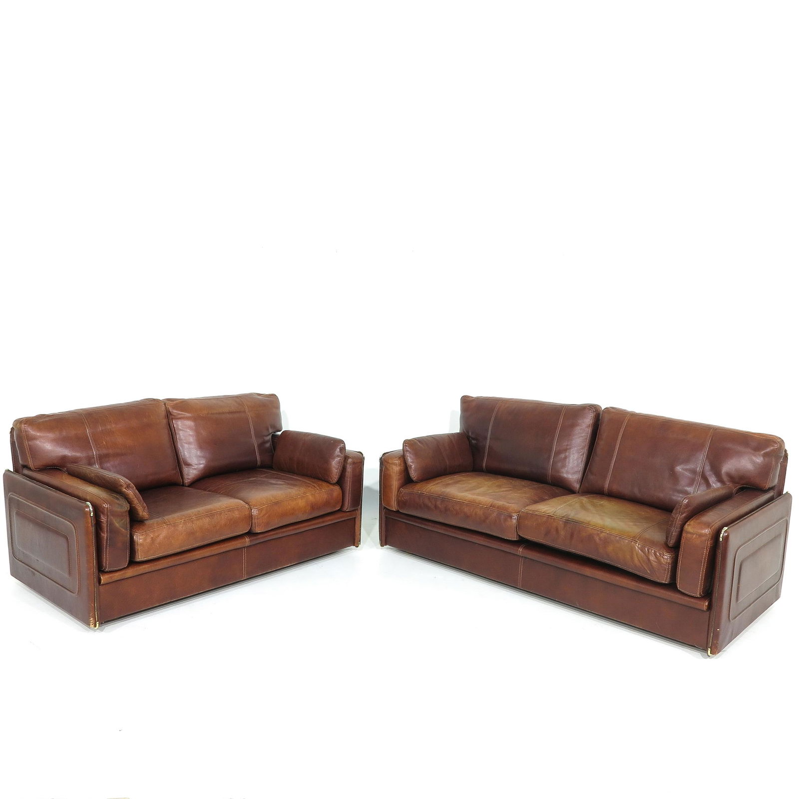 A Pair of Leather Baxter Sofas (1 of 10)