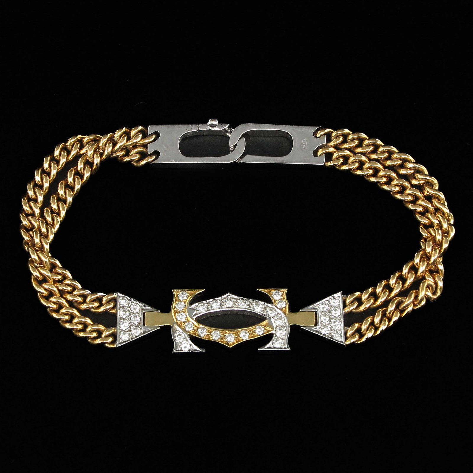An 18KG Diamond Bracelet: Set with 36 brilliant cut diamonds, 16 cm. long.