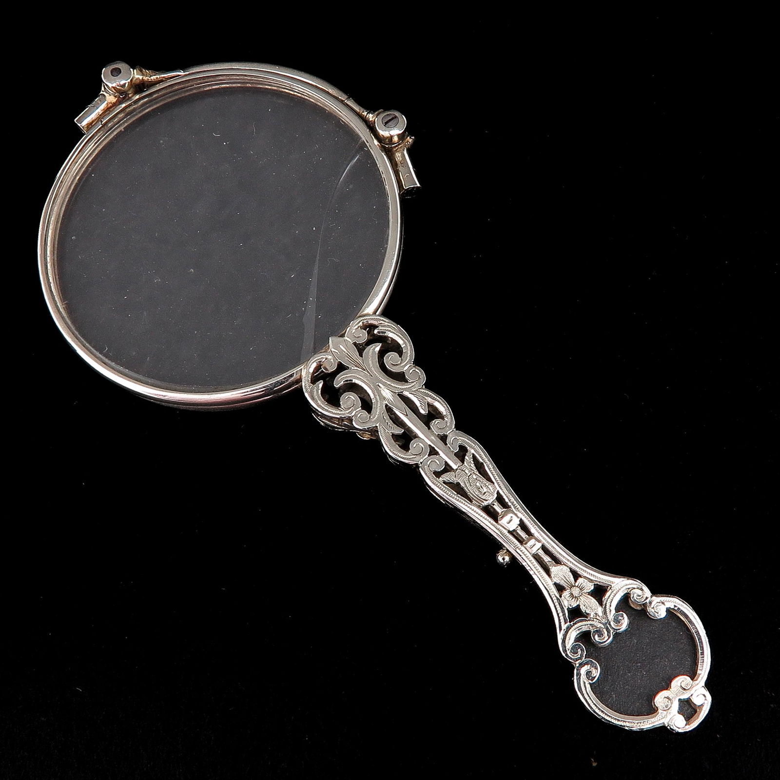 A 14KG Lorgnet: 10 cm. long.