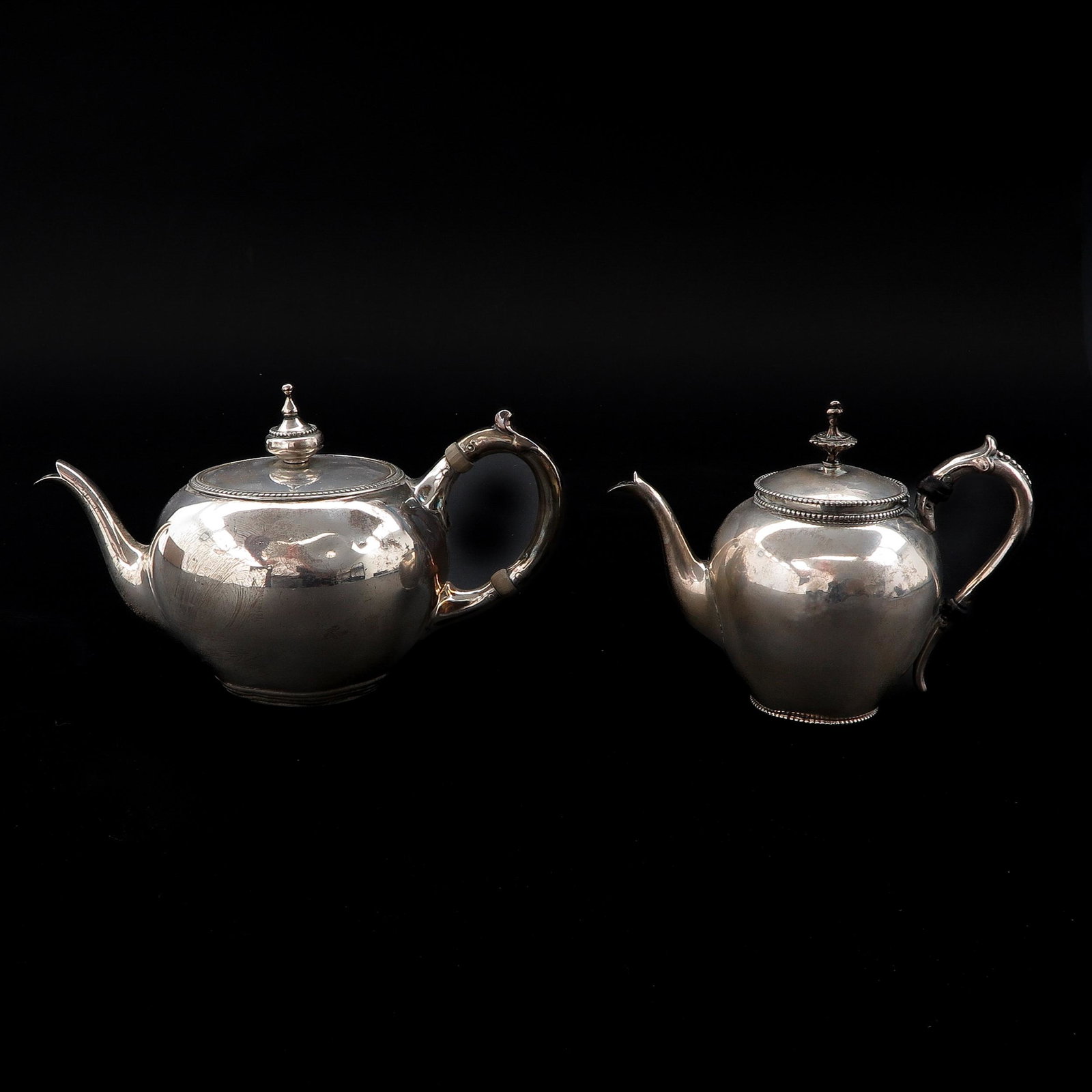 A Silver Van Kempen Coffee and Teapot: Tallest is 22 cm.