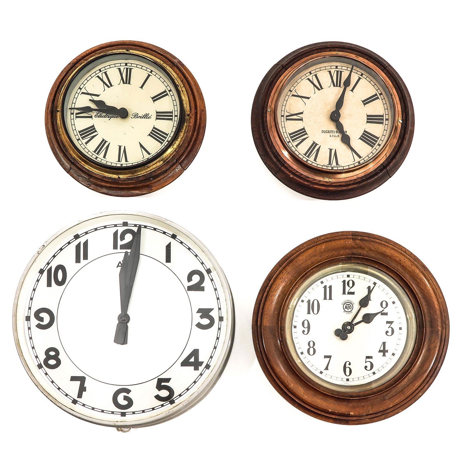 A Collection of 4 Electric Wall Clocks (1 of 5)