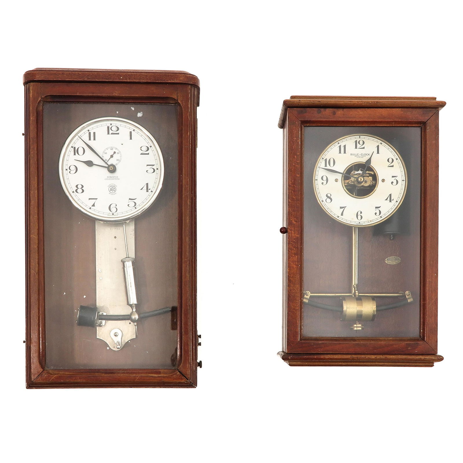 A Lot of 2 Electric Wall Clocks (1 of 3)