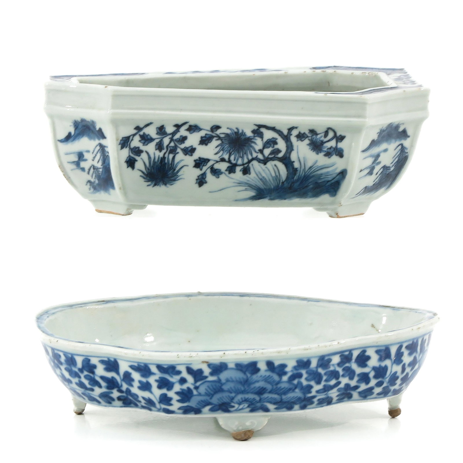 A Lot of 2 Blue and White Planters: Floral decor, measuring 23 x 16 x 8 cm. and 23 x 18 x 5 cm.