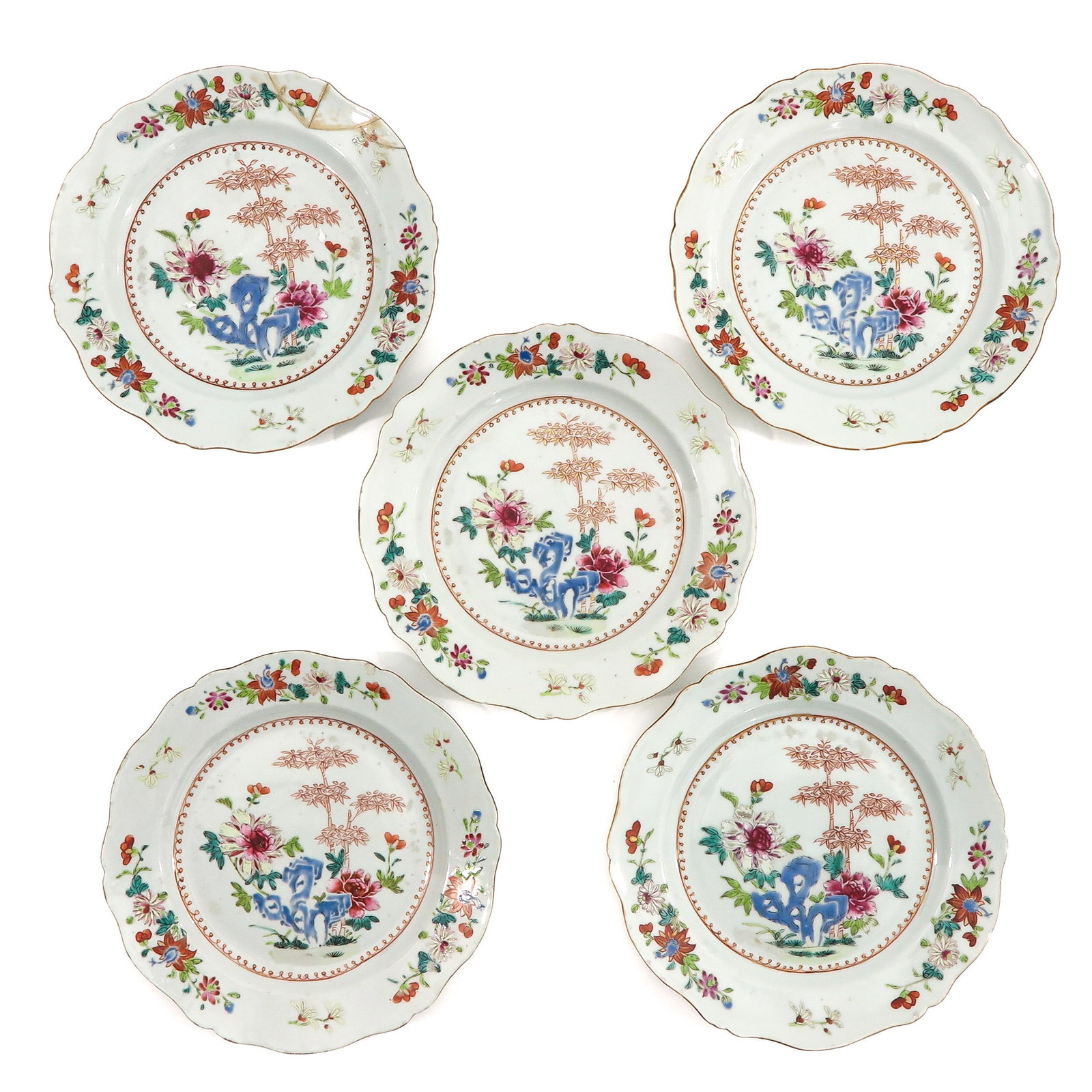 A Series of 5 Famille Rose Plates: Floral decor, 18th Century, 23 cm. in diameter, in diverse conditions.