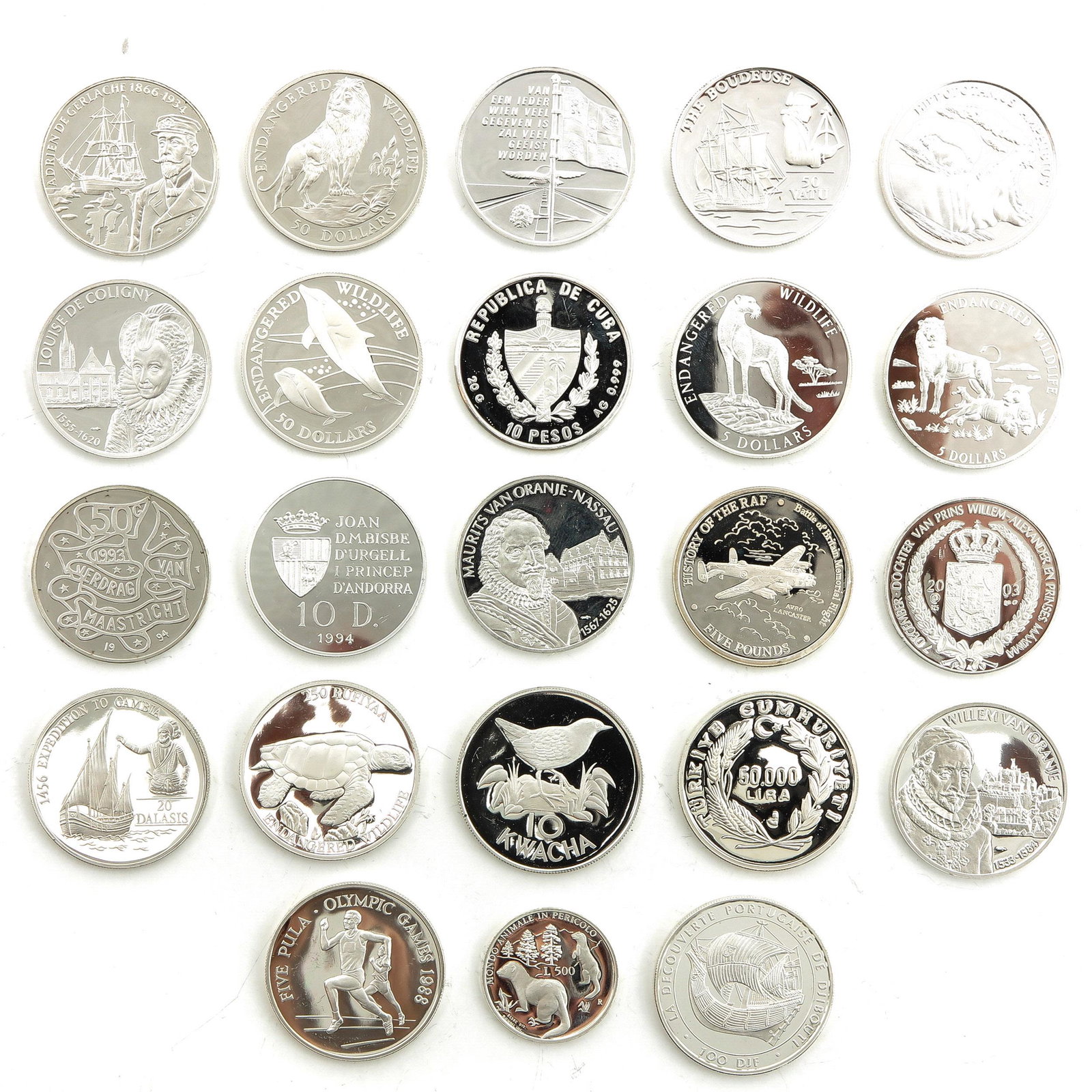 A Collection of Silver Tokens: 925/1000, total weight is 600 grams.