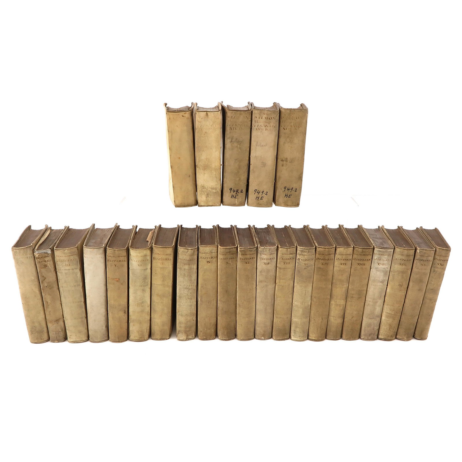 A Collection of 26 Books: Vaderlandsche Historie, printed by Isaac Tirion, Amsterdam in 1753, 20 x 14 x 4 cm.