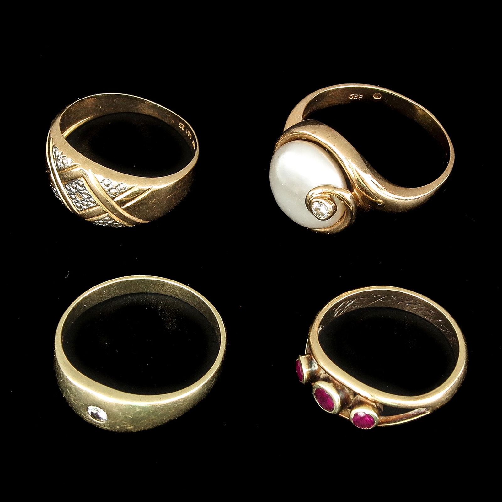 A Collection of 4 14KG Rings (1 of 5)