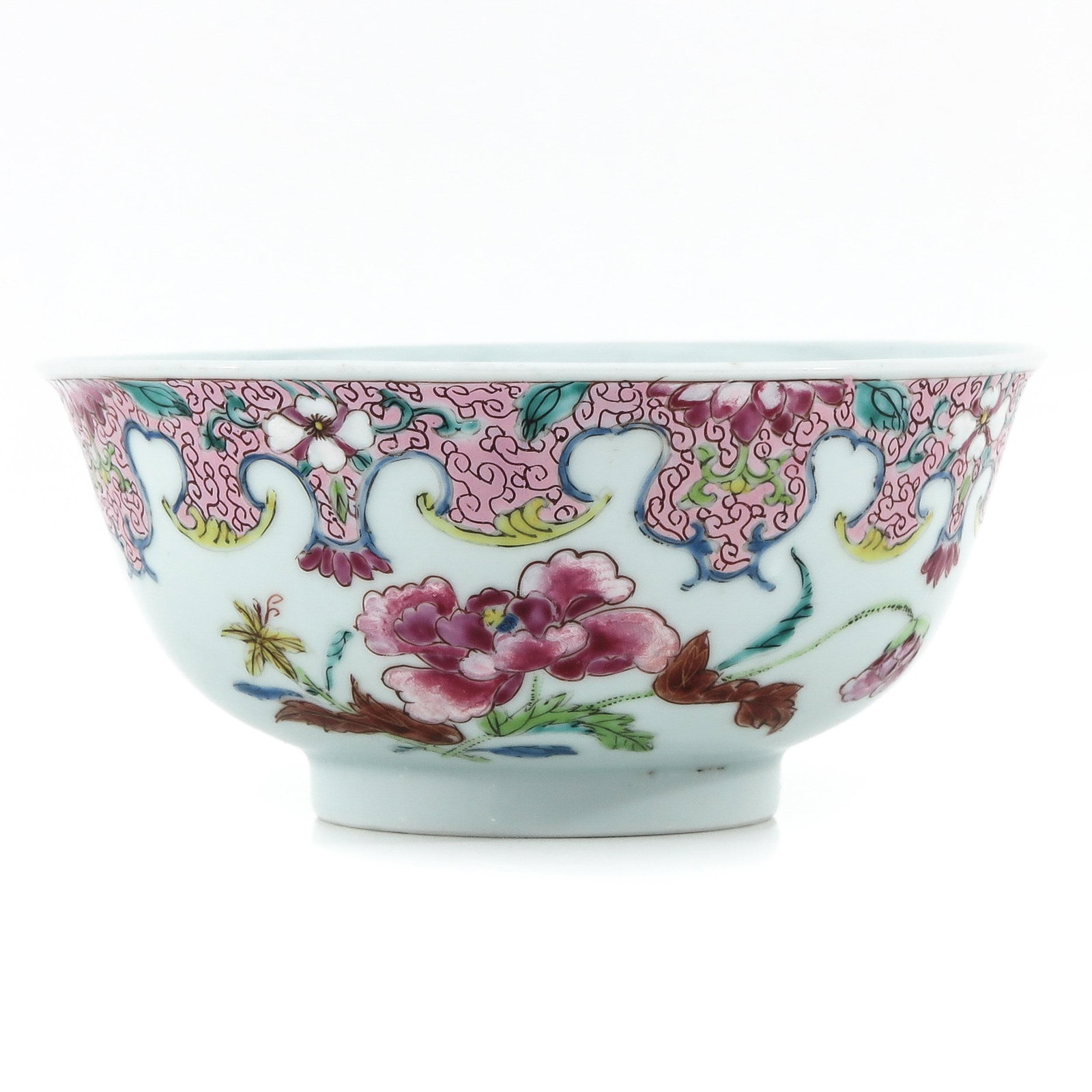 A Famille Rose Bowl: Floral decor, 14 cm. in diameter.