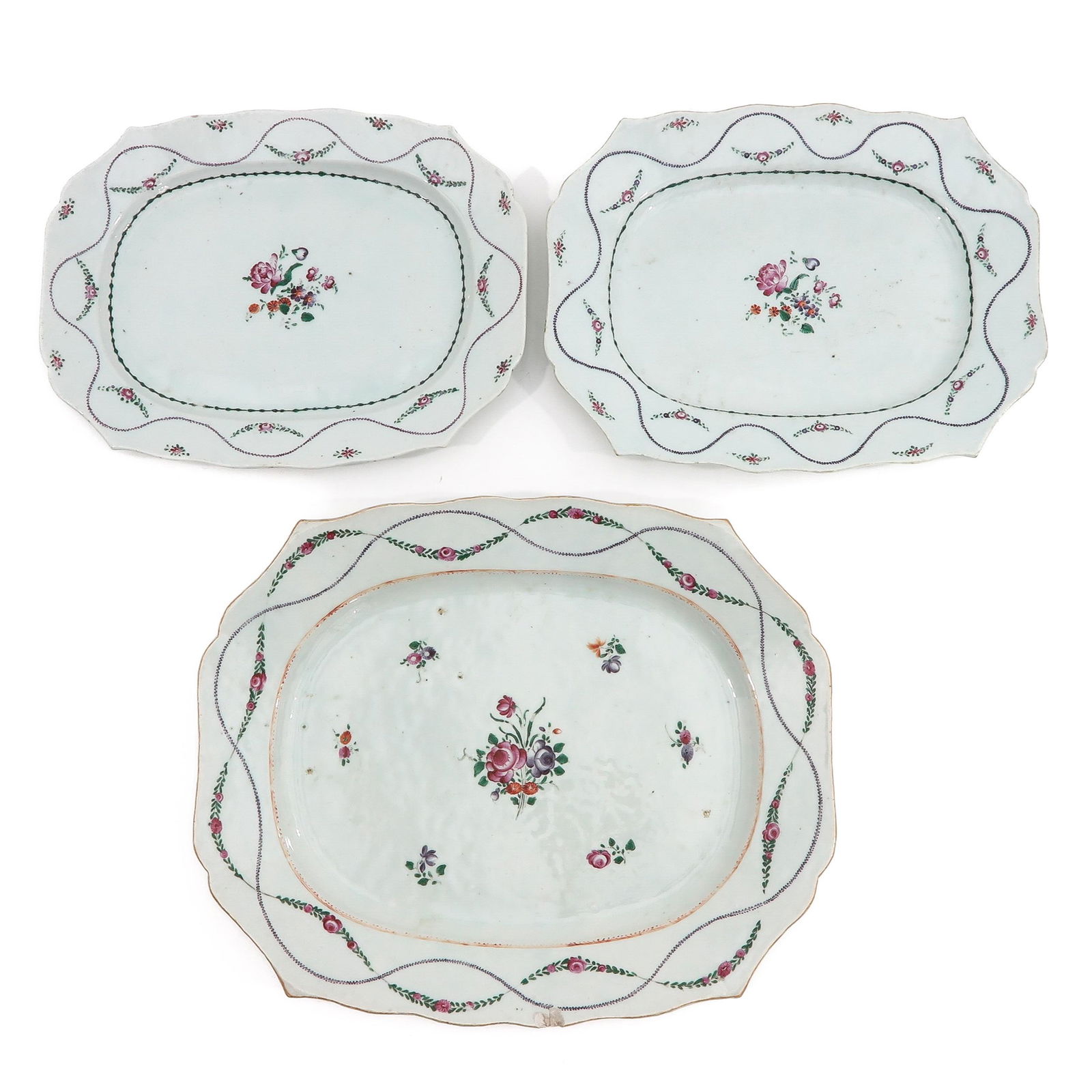 A Lot of 3 Famille Rose Serving Trays (1 of 10)