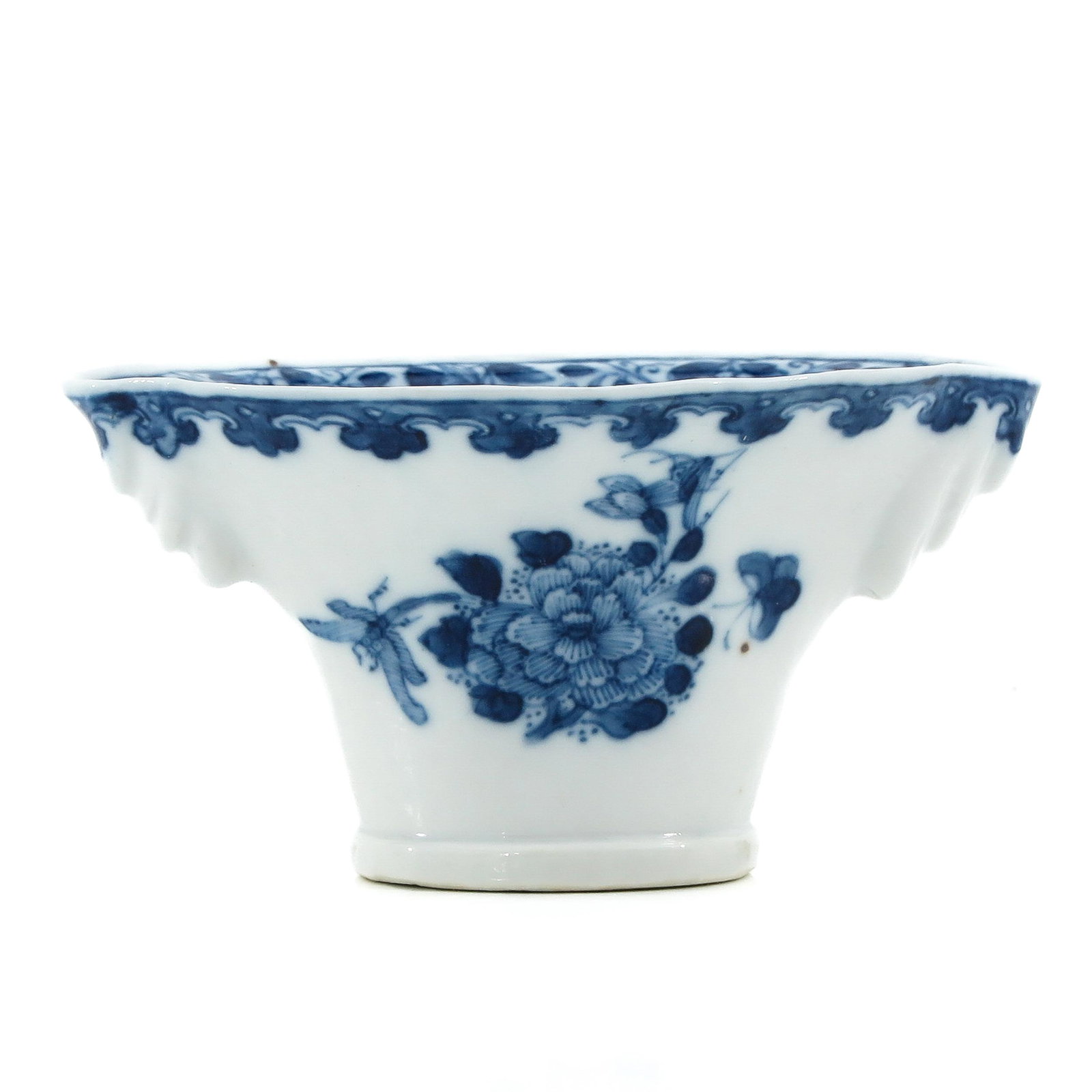A Blue and White Libation Cup: Floral decor, 18th Century, 12 x 8 x 6 cm.