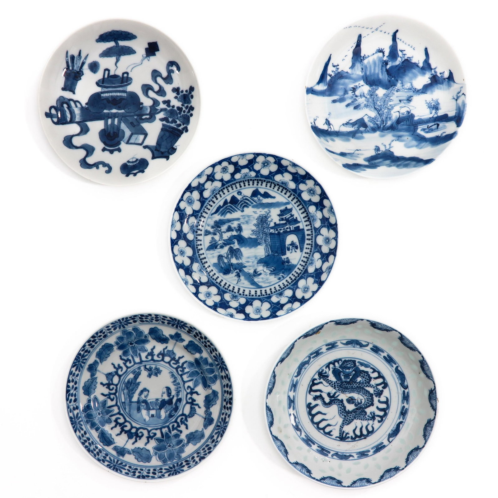 A Collection of 5 Blue and White Plates: In a variety of decors and sizes, largest plate is 15 cm. in diameter.