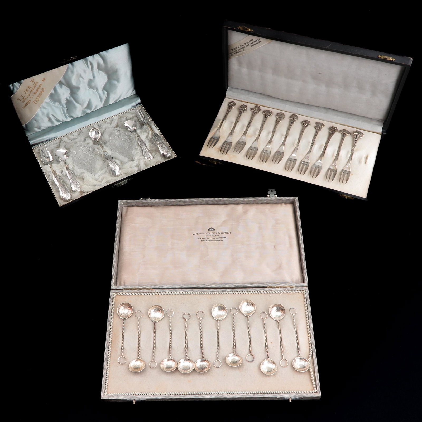 A Collection of Cutlery: Including 3 cases with forks and spoons.