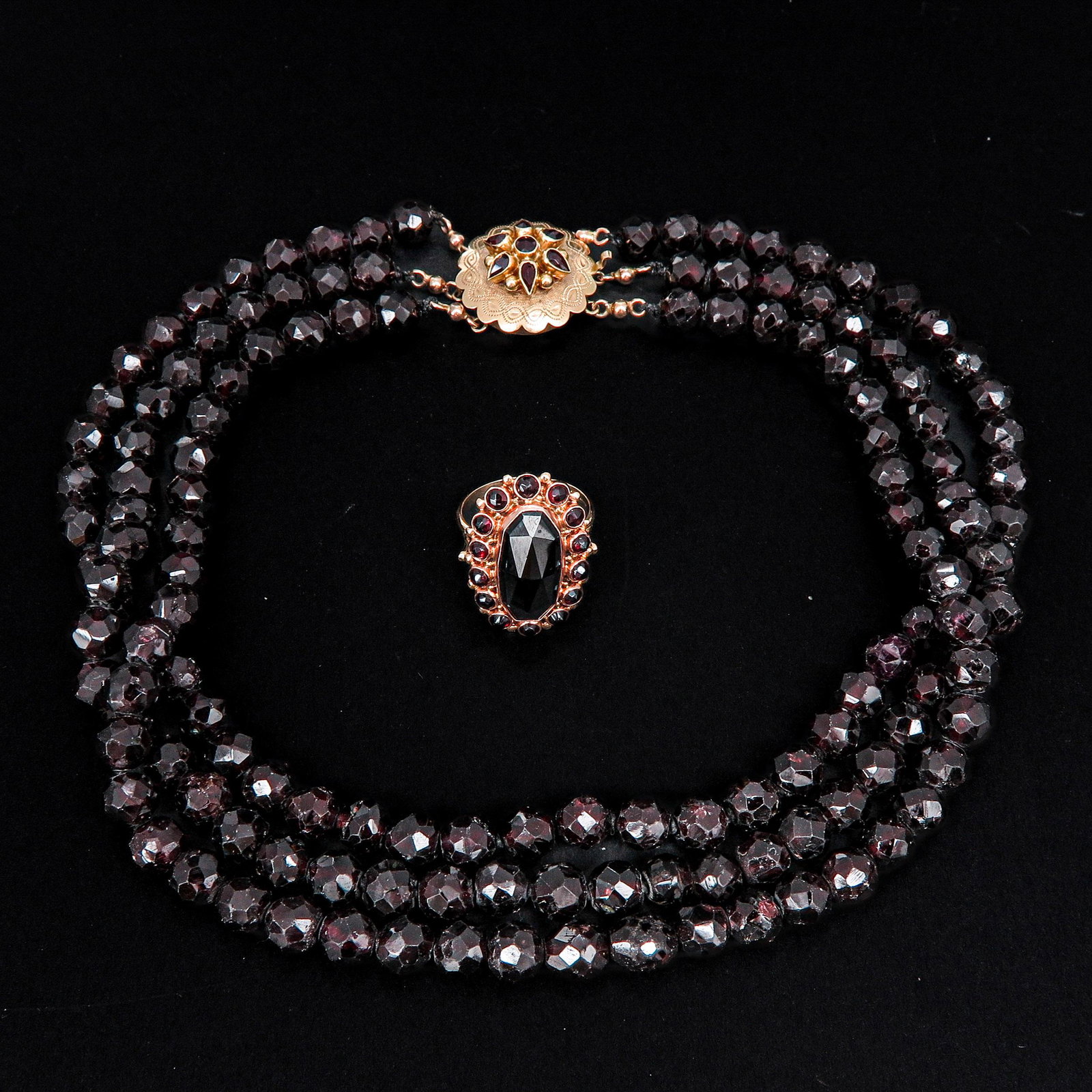 A Triple Strand Garnet Necklace and 14KG Ring: Ring size 18.