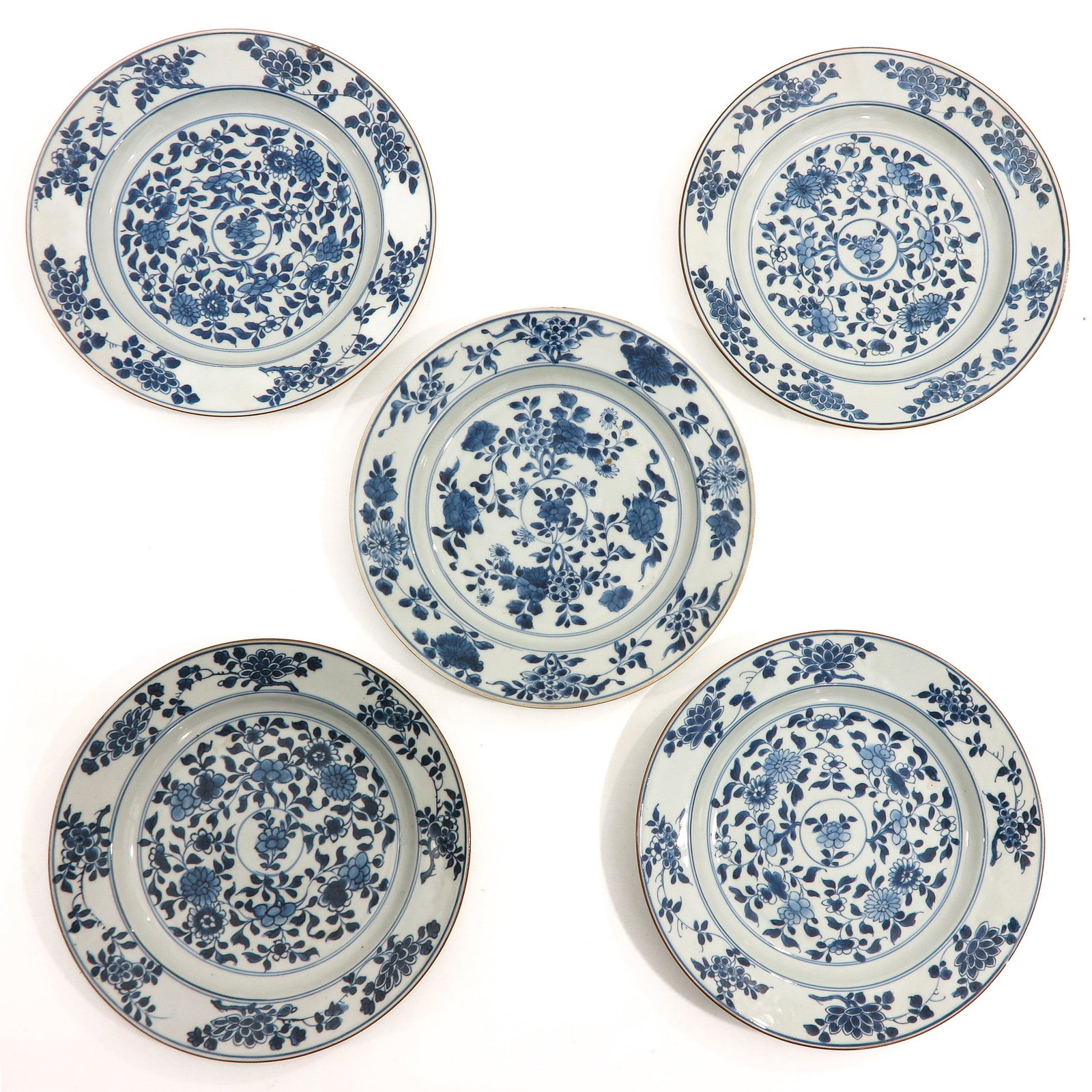 A Collection of 5 Blue and White Plates: Floral decor, 18th Century, 27 cm. in diameter.