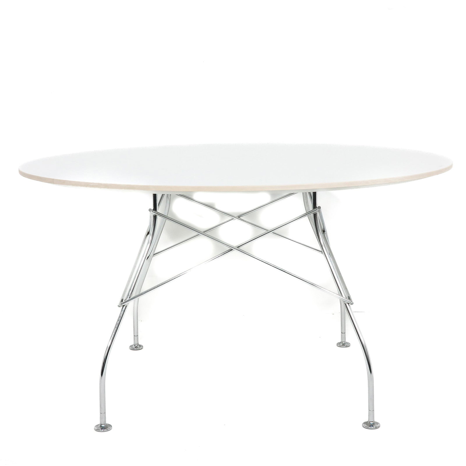 A Kartell Dining Table: 129 cm. in diameter.