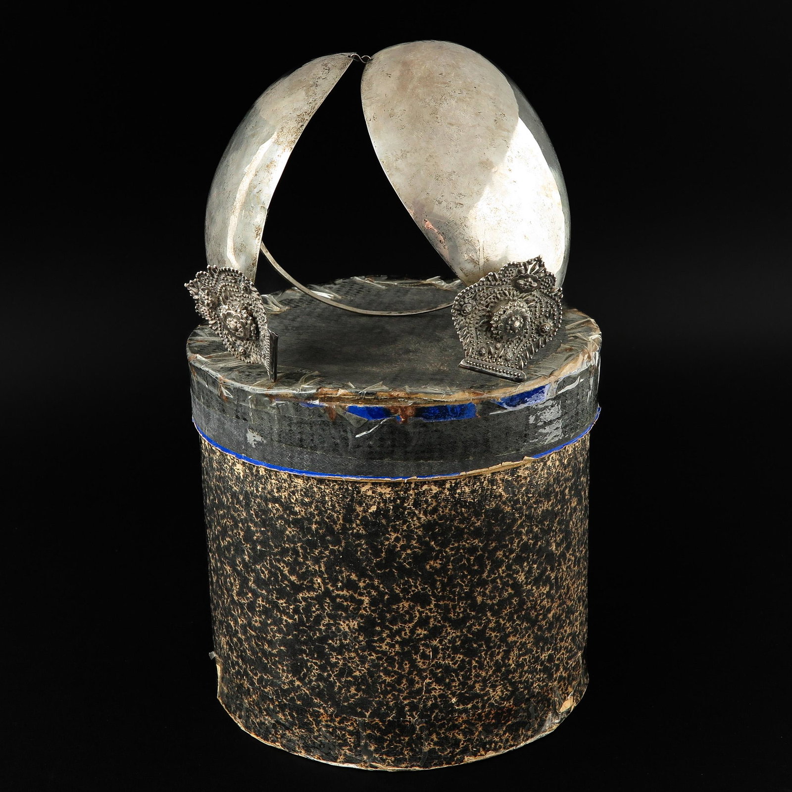 A Silver and Dutch Head Piece or Oorijzer: Friesland, with original box.