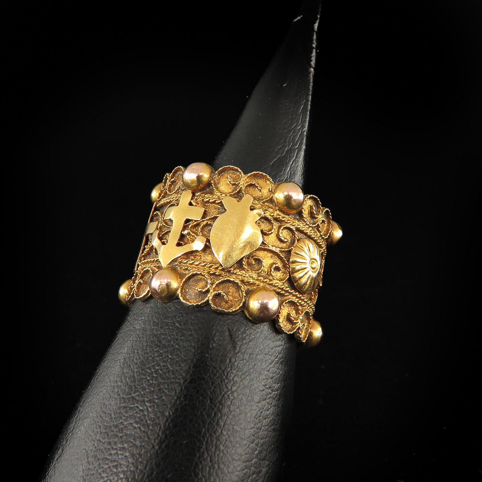 A Gold Band or Zeeuwse Dopring: Catholic Zeeuwse traditional jewelry, 20 mm. in diameter.