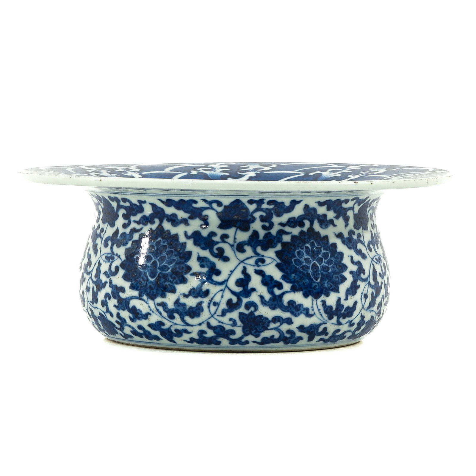 A Blue and White Wash Basin (1 of 10)