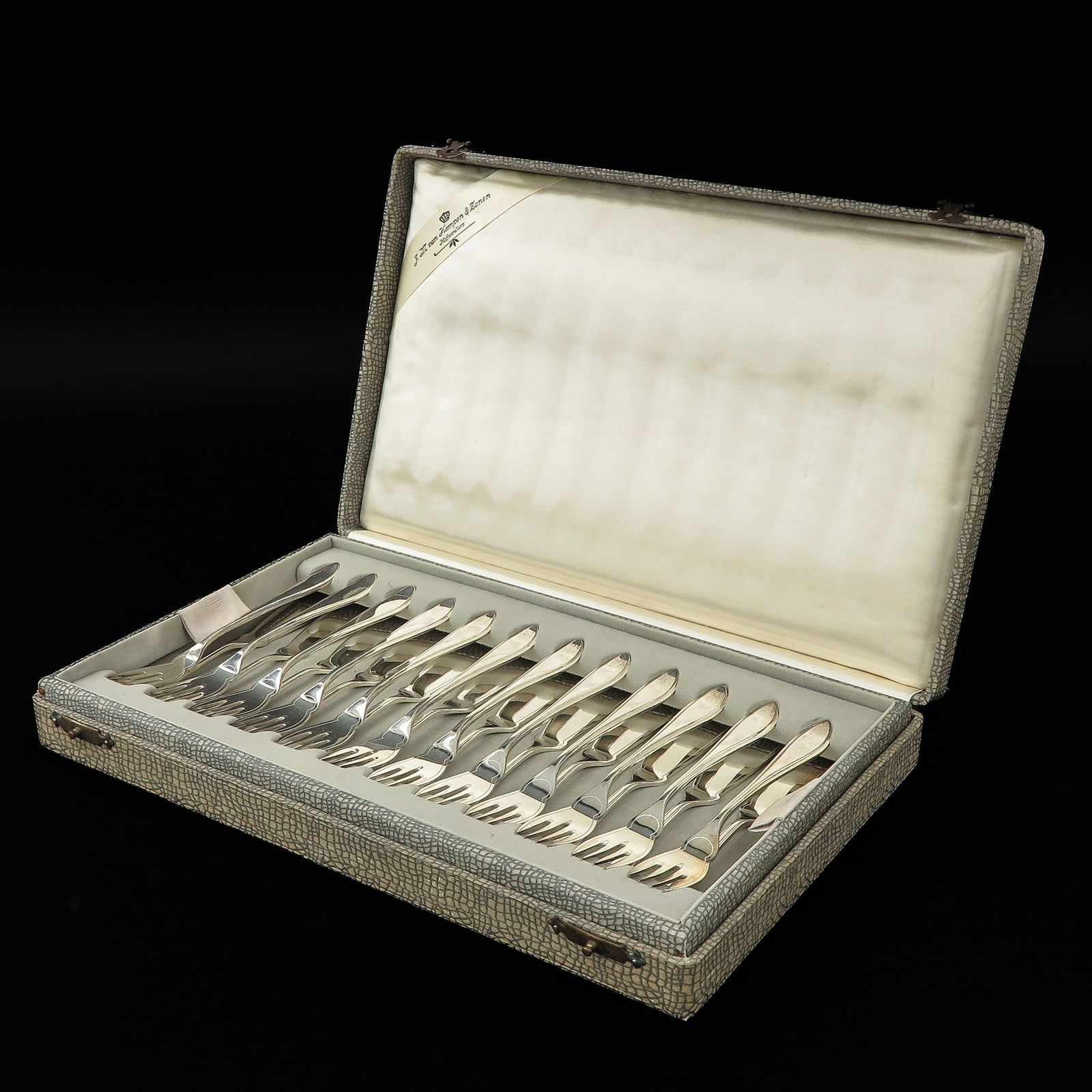 A Silver Cutlery Fish Set (1 of 8)