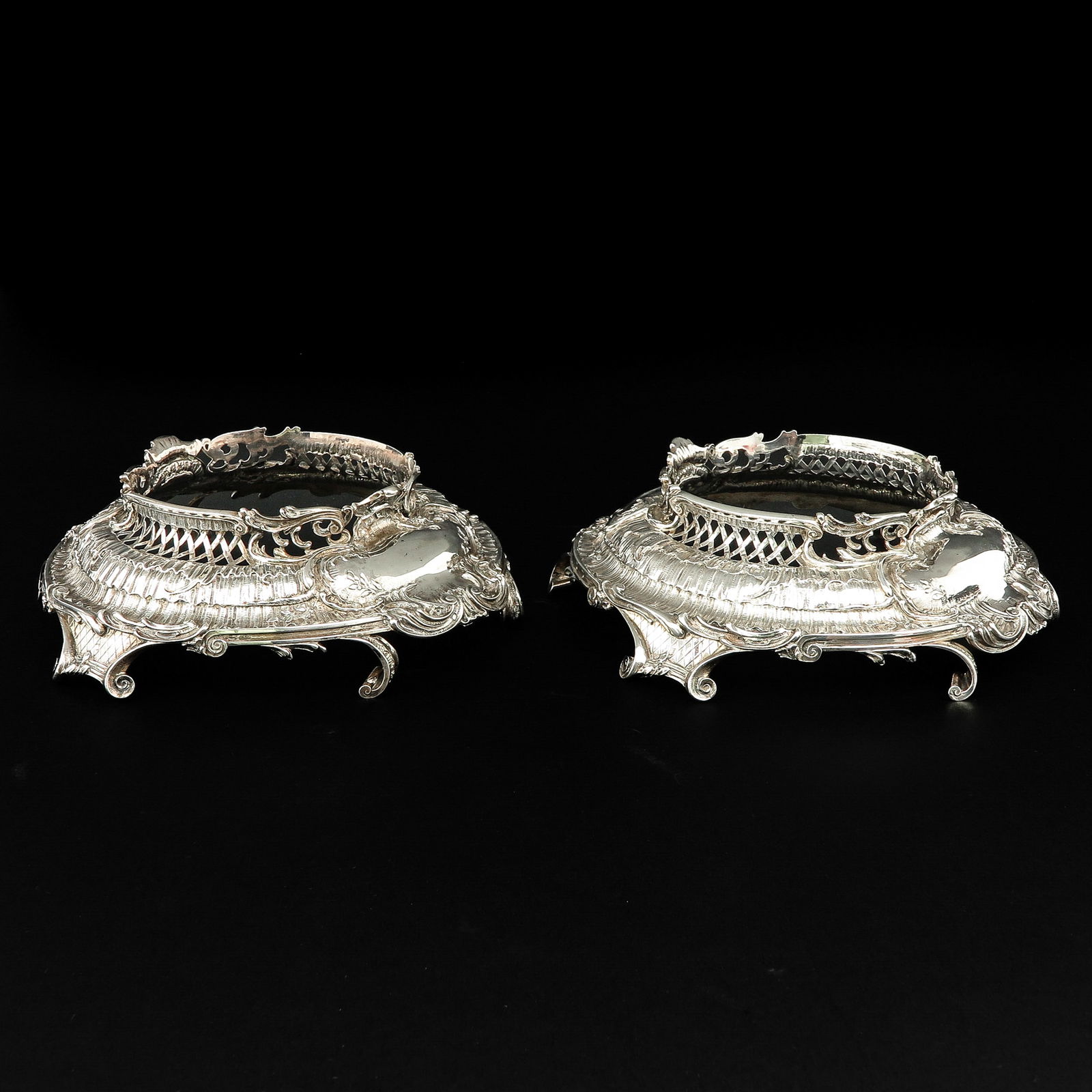 A Pair of Silver Vase Stands (1 of 8)