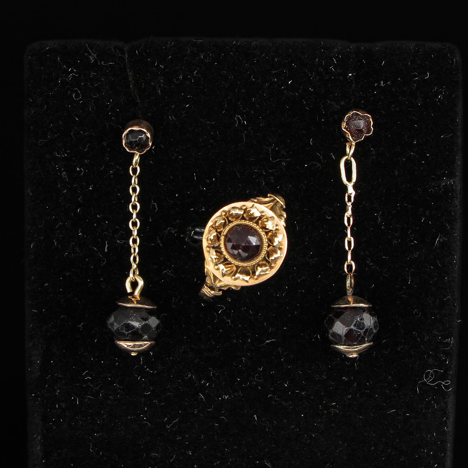 A Garnet Ring and Earrings: 14KG, set with garnets, ring size 18.