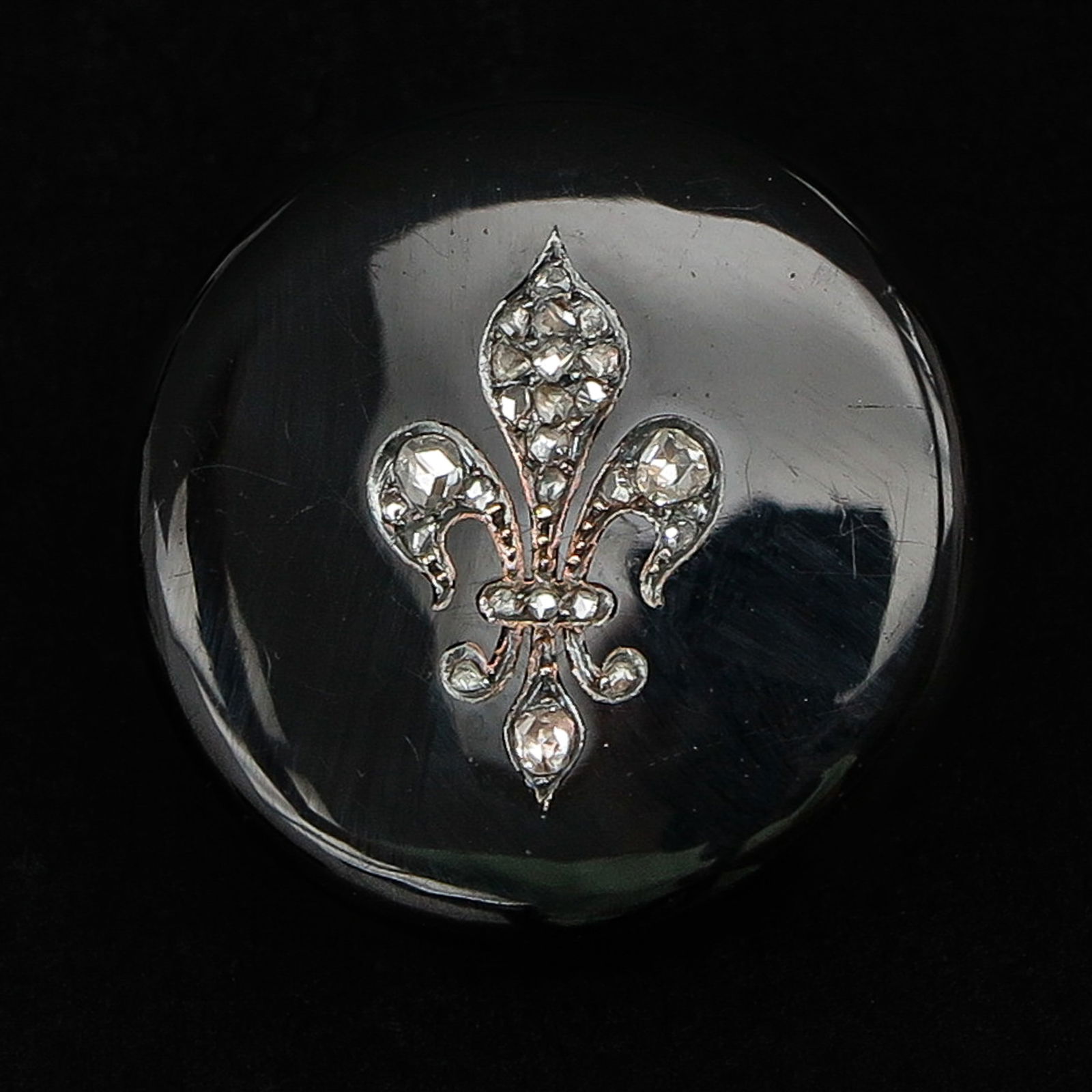 A Fleur de Lis Brooch or Pendant (1 of 4)