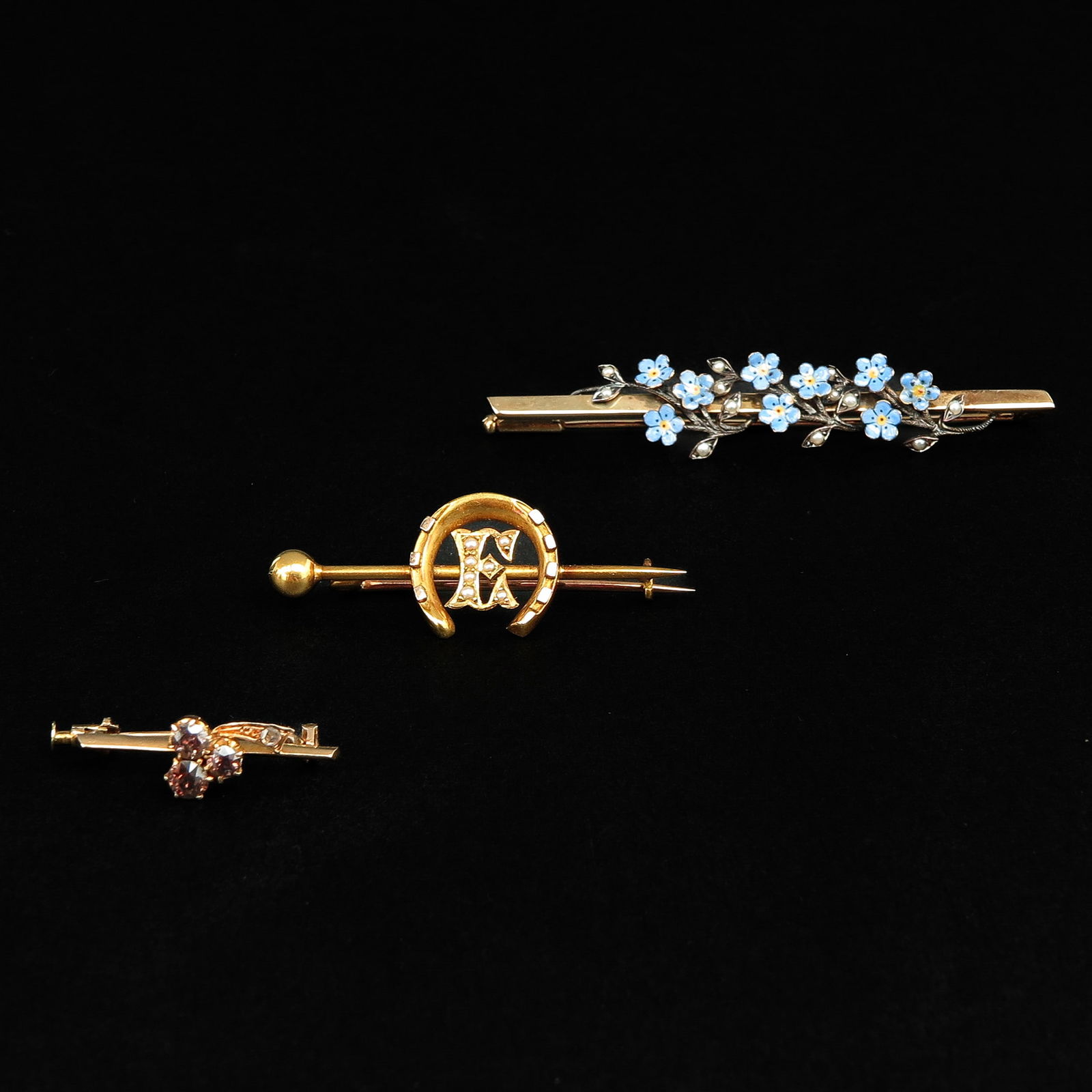 A Lot of 3 Brooches (1 of 9)