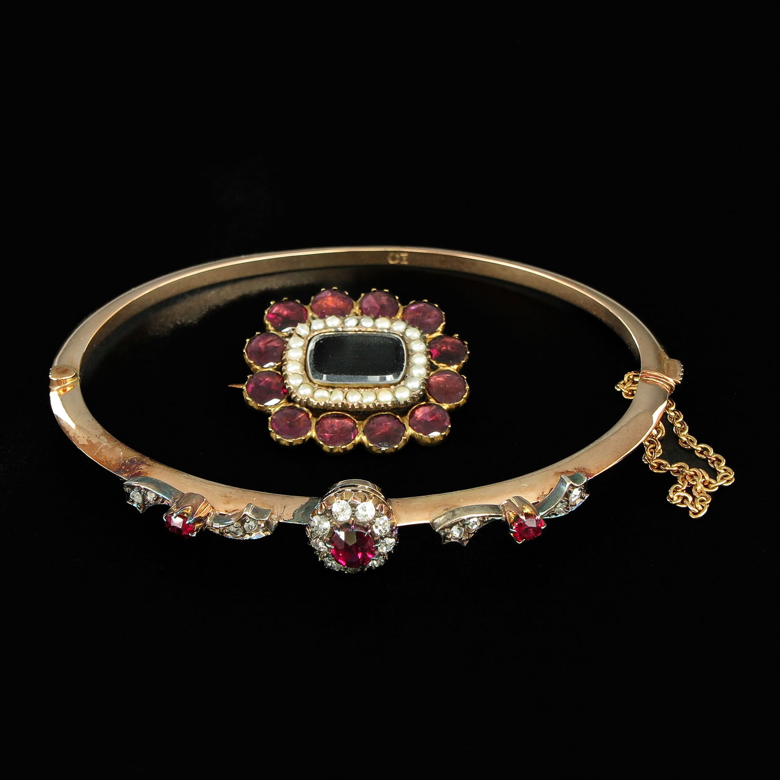 A 14KG Bracelet and Brooch (1 of 8)