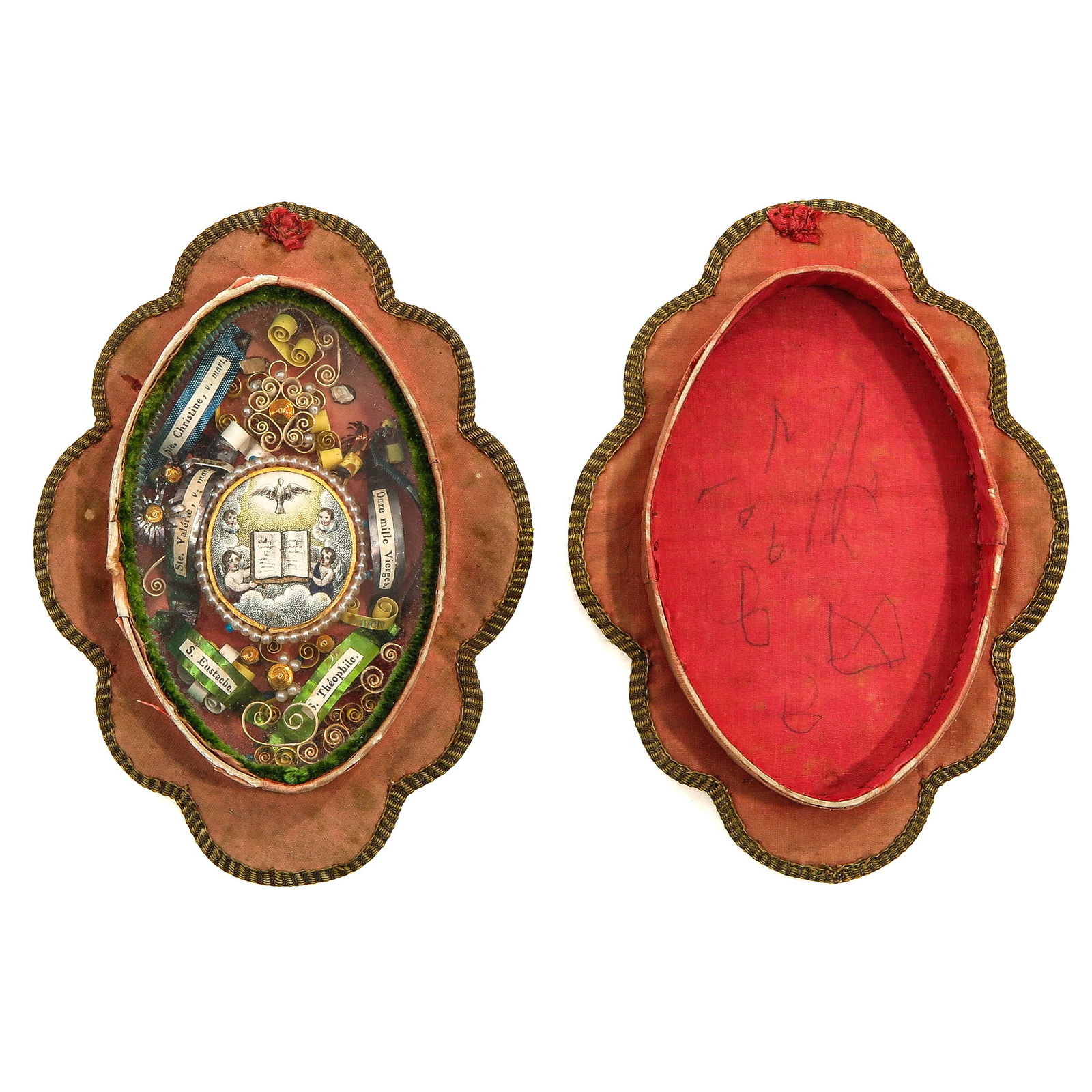 A Relic Holder Holding 5 Relics (1 of 4)