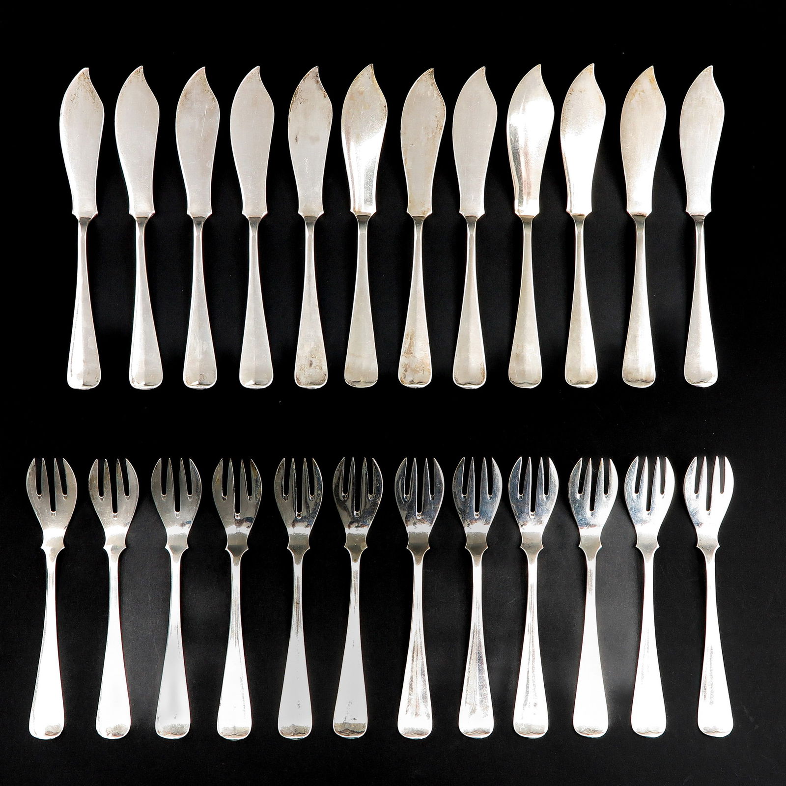 A 12 Person Dutch Silver Fish Cutlery Set (1 of 5)