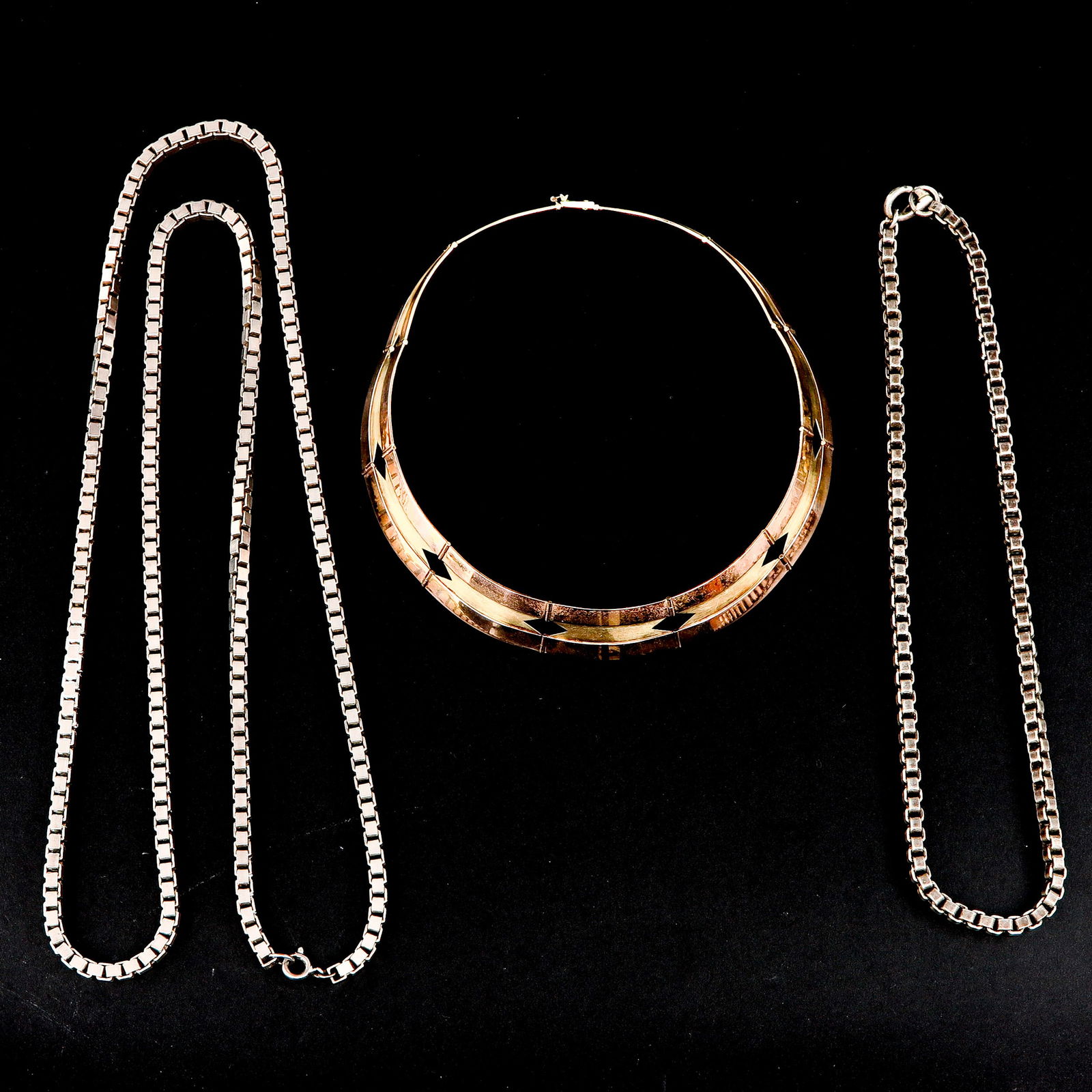 A Collection of Jewelry (1 of 9)