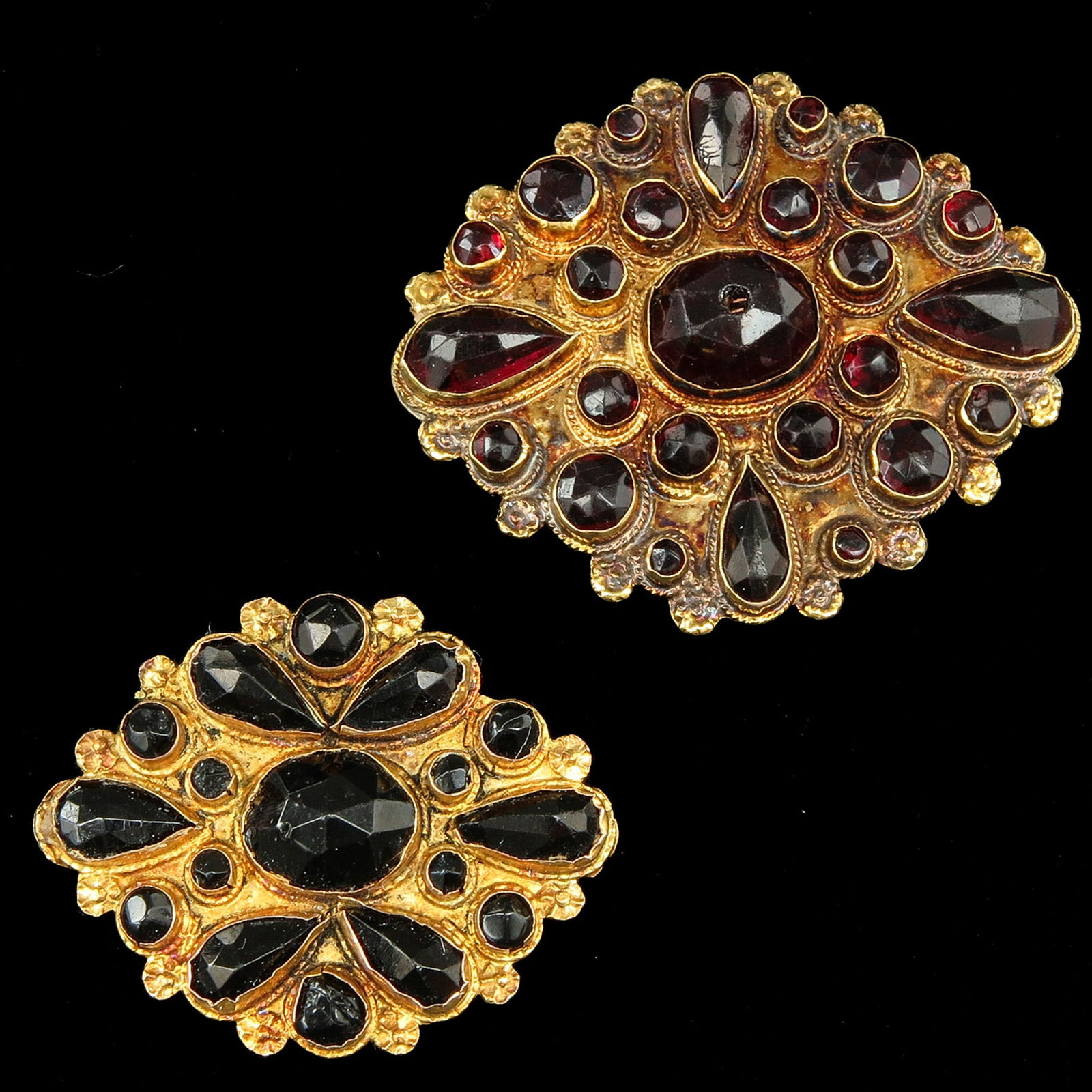 A Lot of 2 Gold Brooches (1 of 2)