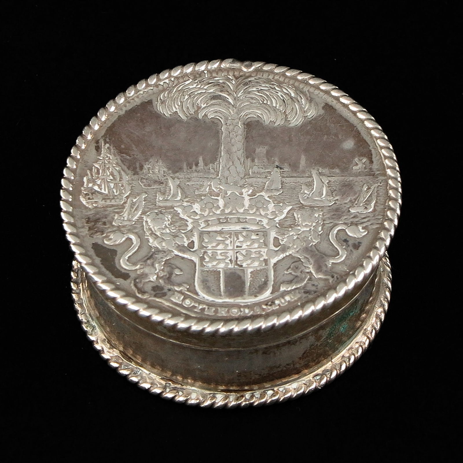 A Pill Box: Made of council medal, Rotterdam 1689 and marksman's medal, Utrecht 1661, diameter 31 mm.