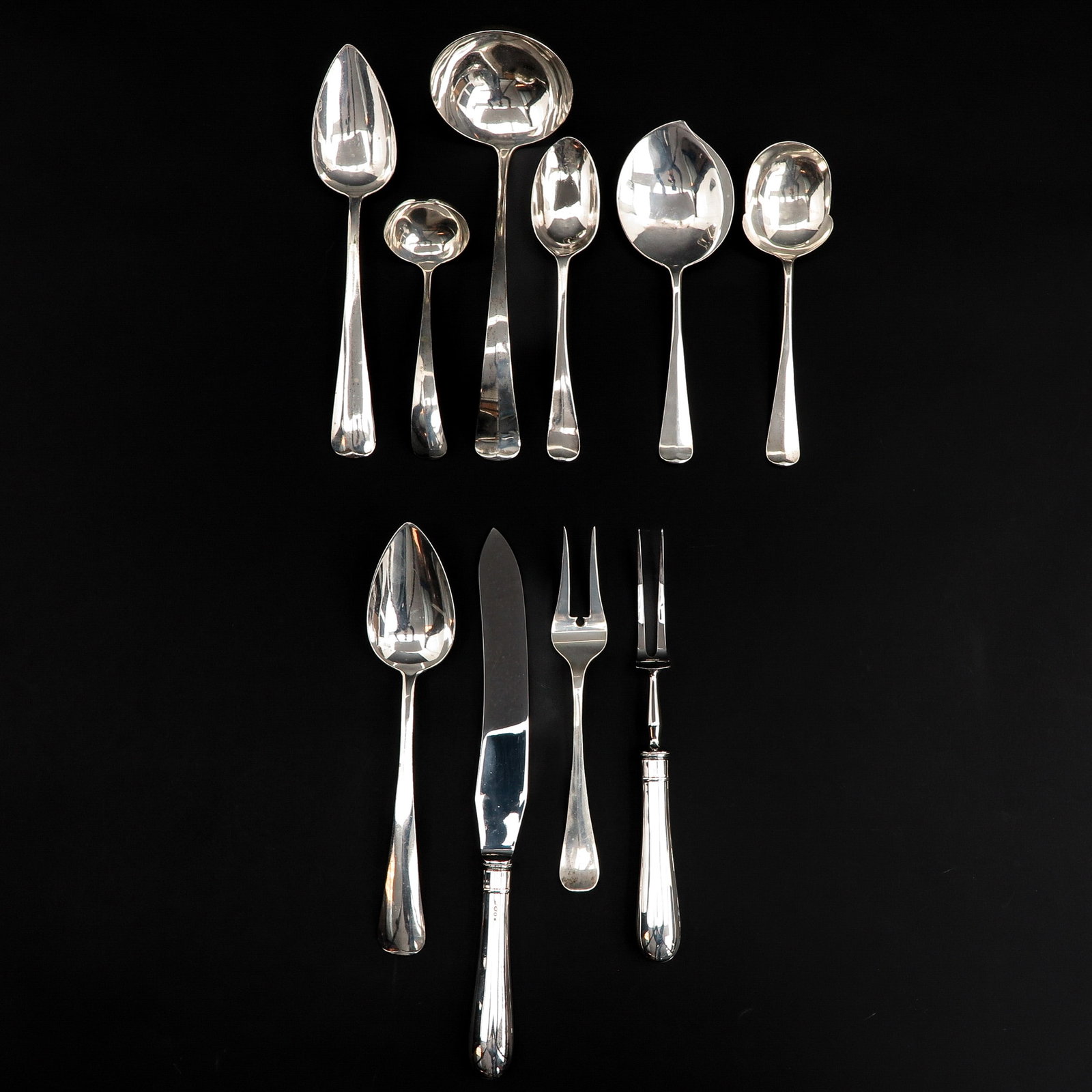 A Collection of 10 Pieces of Silver Cutlery: 10 pieces.