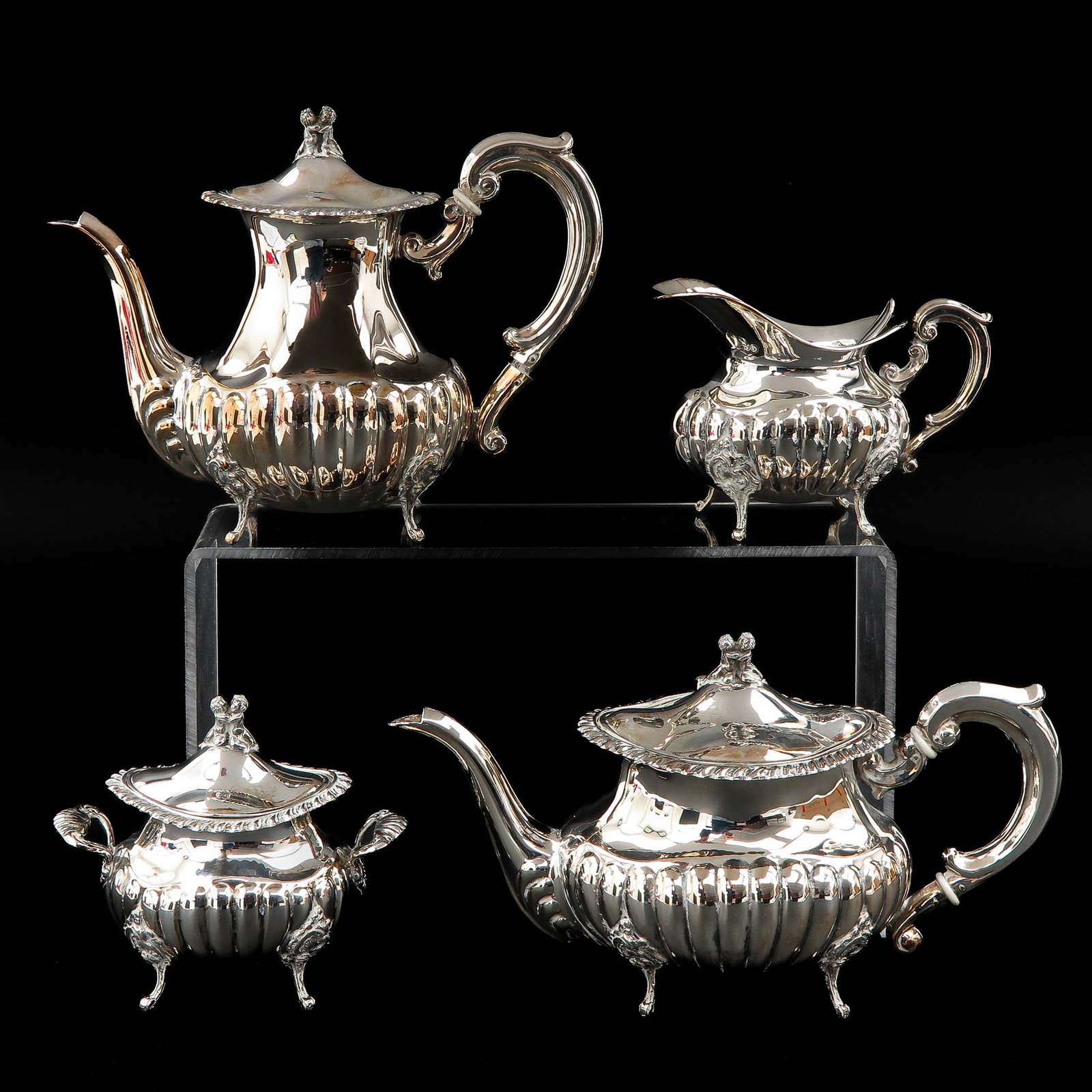 A 4 Piece Silver Service: 1st degree silver, tallest piece is 14 cm.