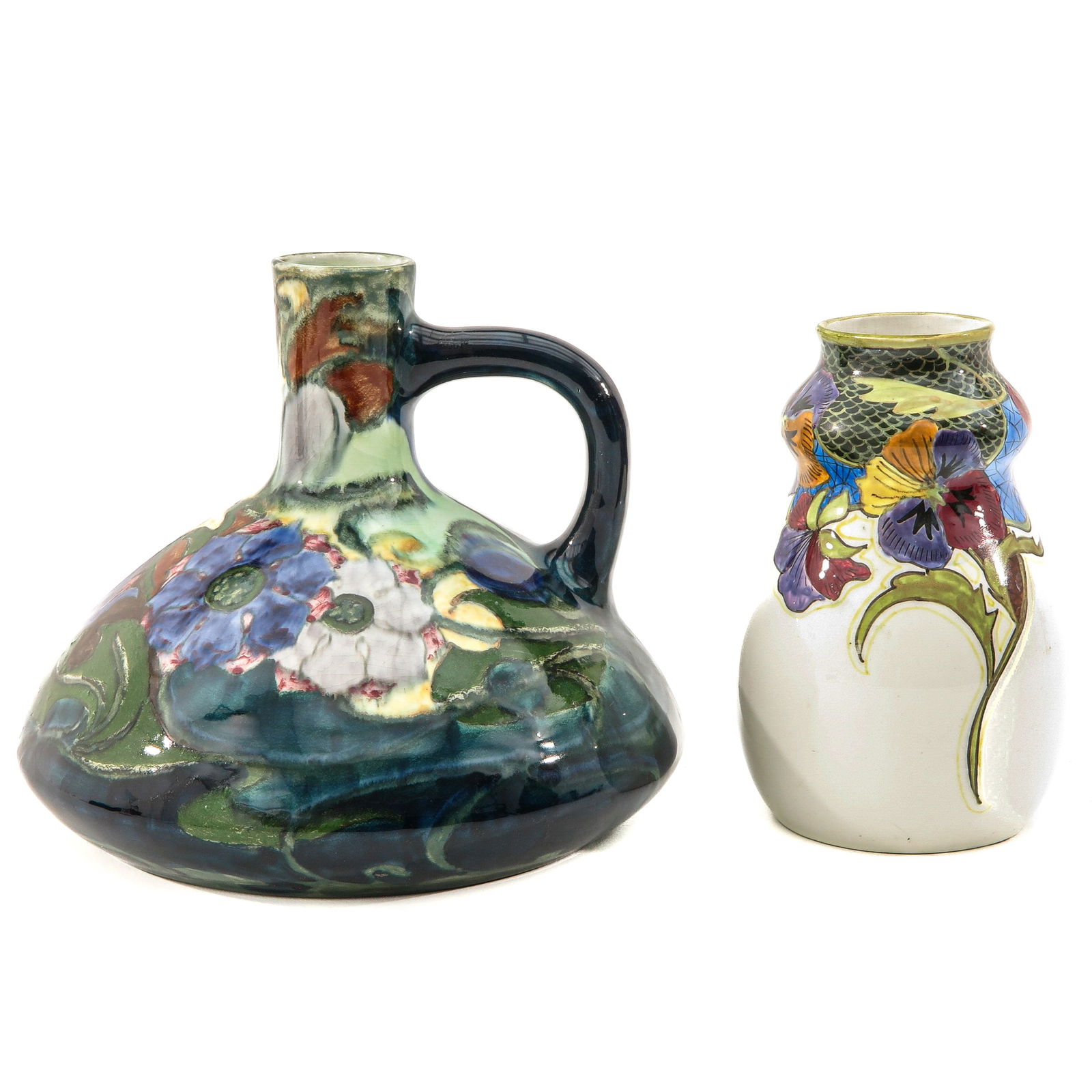 A Lot of 2 Vases: consisting of 2 vases, earthenware, marked Zuid Holland, including white earthenware, highest 17 cm.