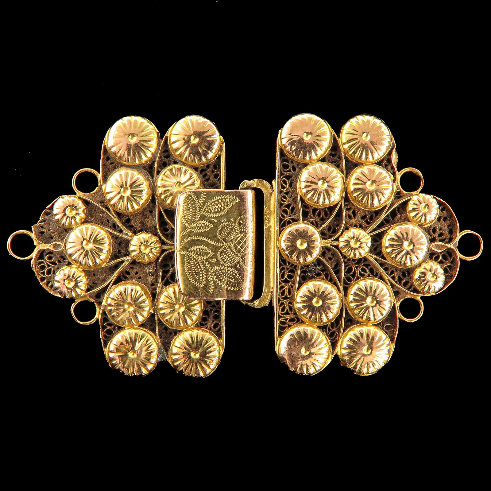 A 14KG Clasp: Worn in the South Beveland costume