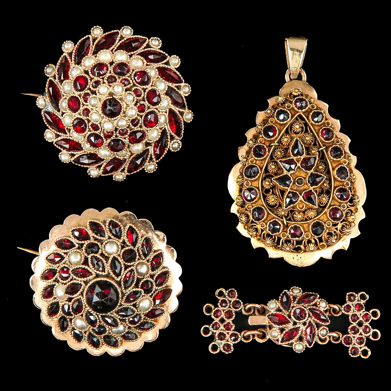 A Collection of 14KG Jewelry from Zeeland: From Zeeland regional costume, each set with beautiful garnet, longest 40 mm.
