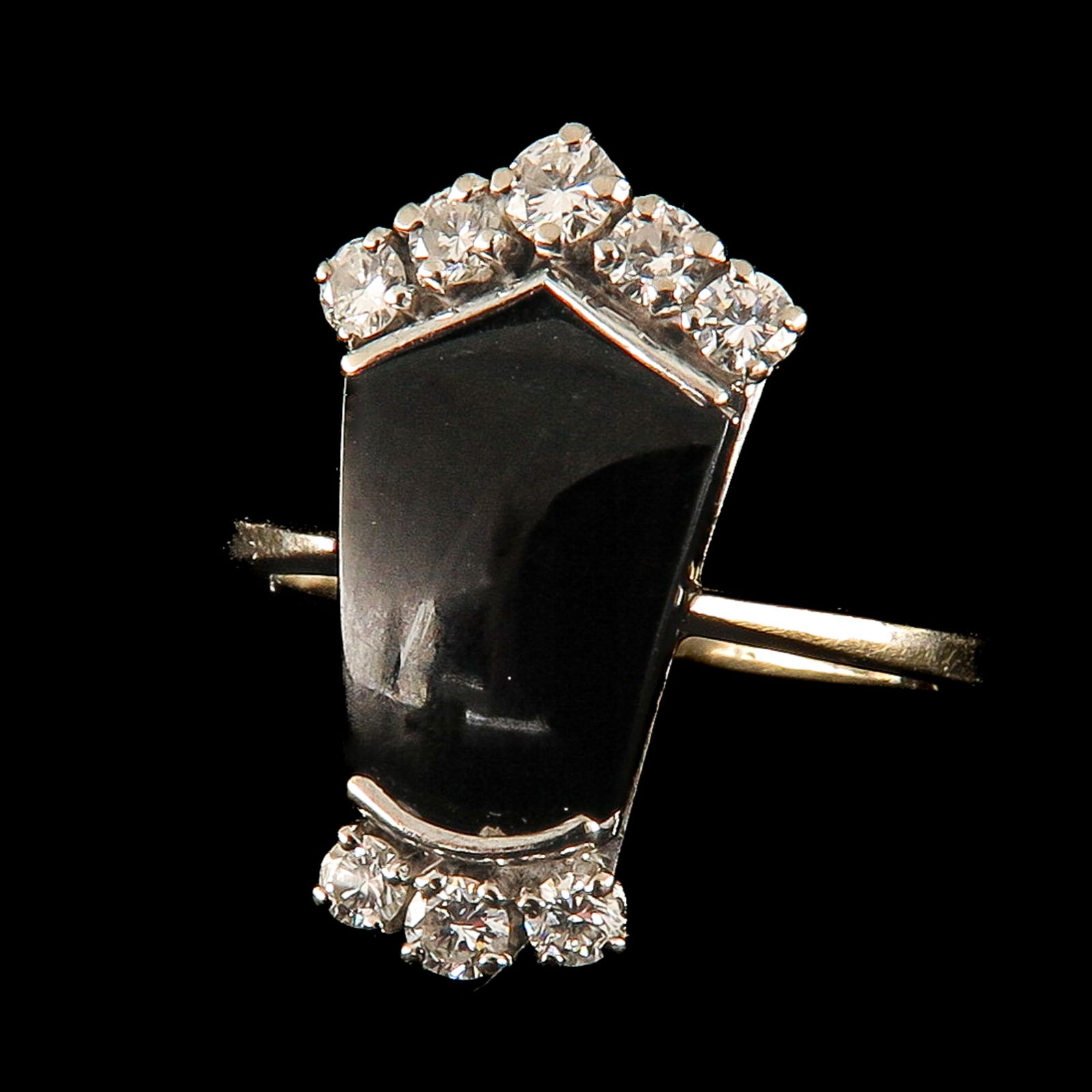 An 18KG Ladies Onyx and Diamond Ring (1 of 4)