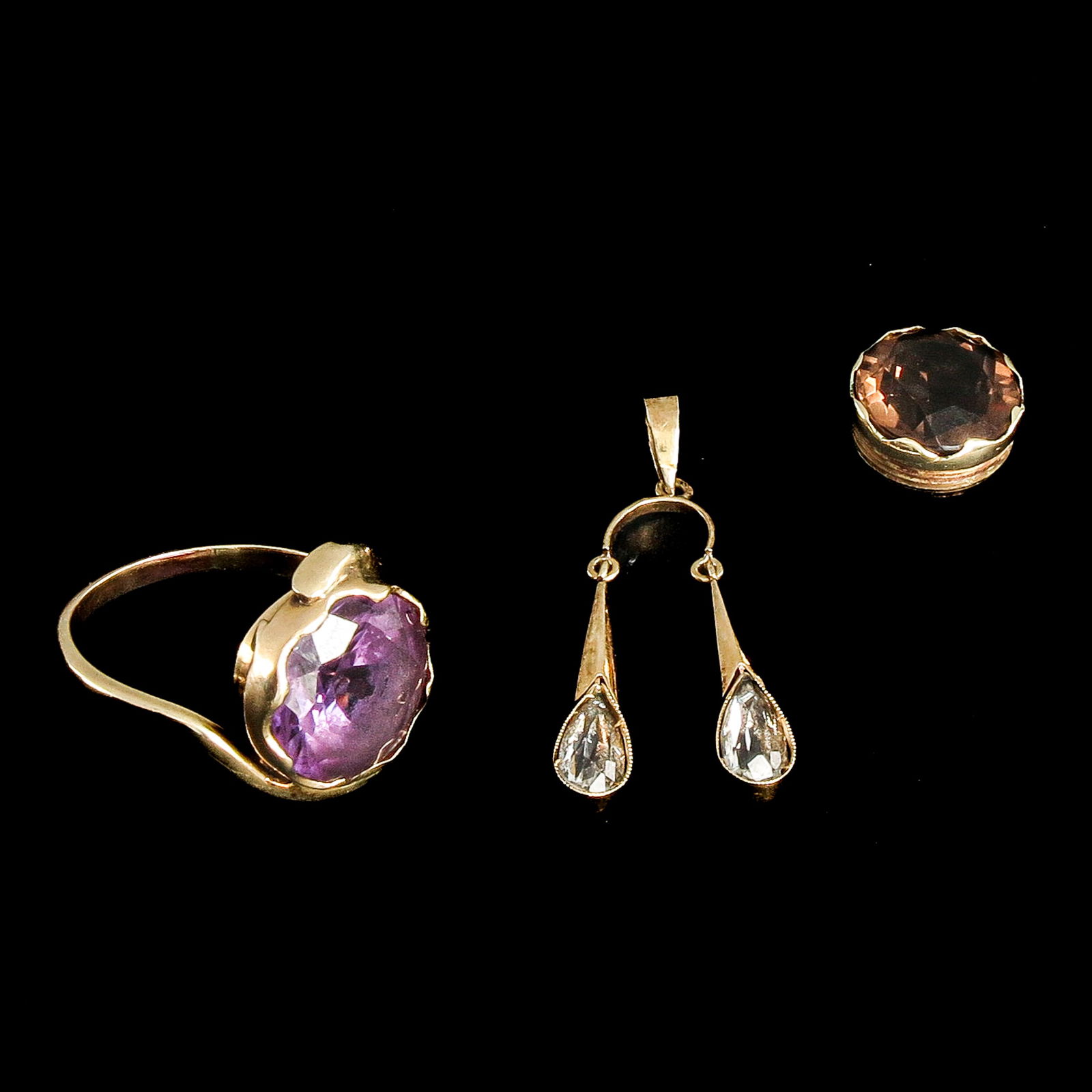 A Collection of Jewelry (1 of 8)