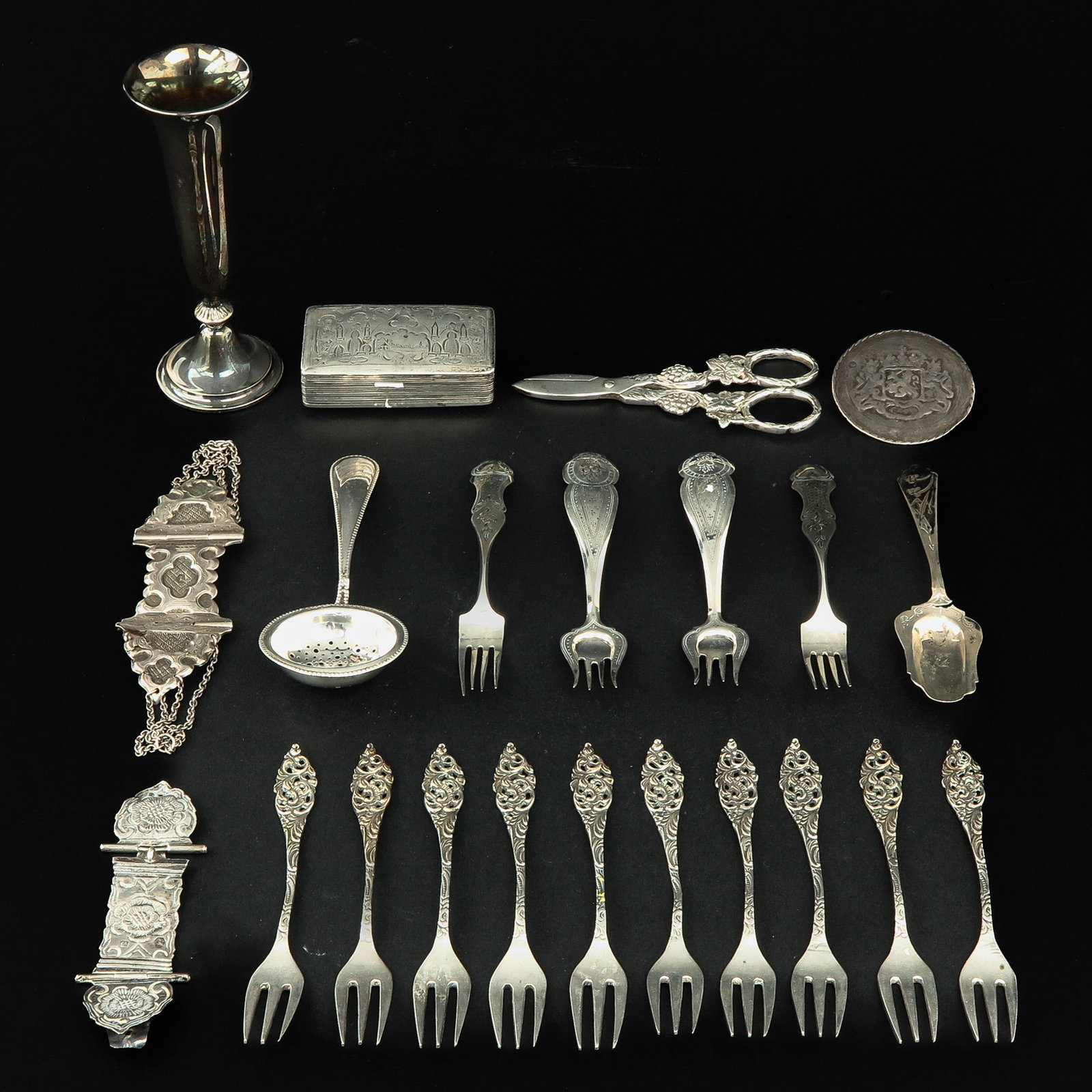 A Collection of Silver: Consisting of 22 pieces of silver, including grape scissors and Bible clasp, height 12 cm.