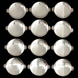 A Series of 12 Silver Georg Jensen Plates: 1st grade silver, Georg Jensen (1915 - 1930), model 355B, length 95 mm.