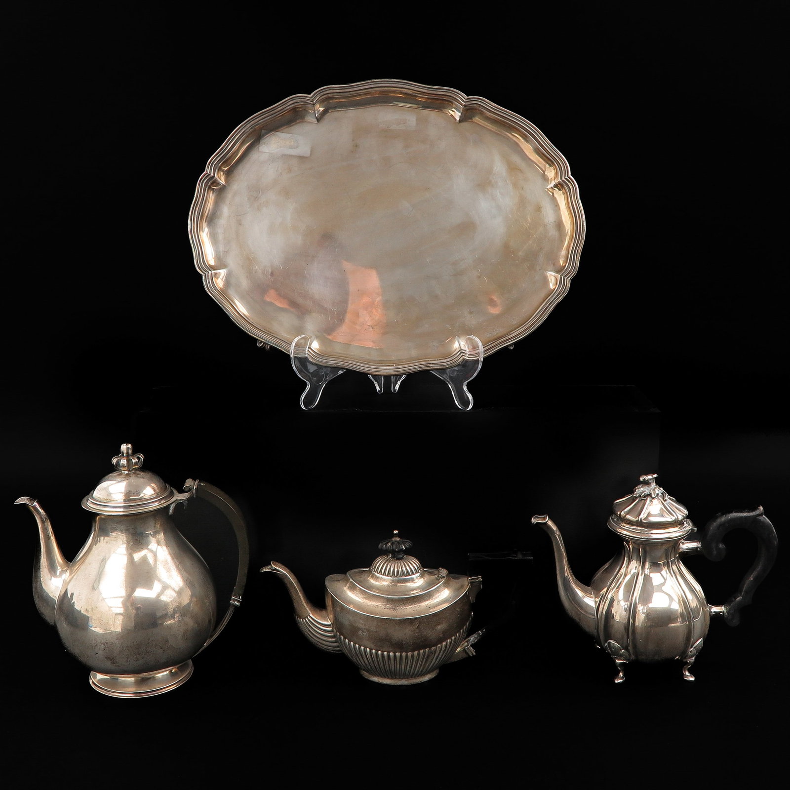 A Collection of Items: 4 pieces, including English silver teapot, tray length 21 cm.