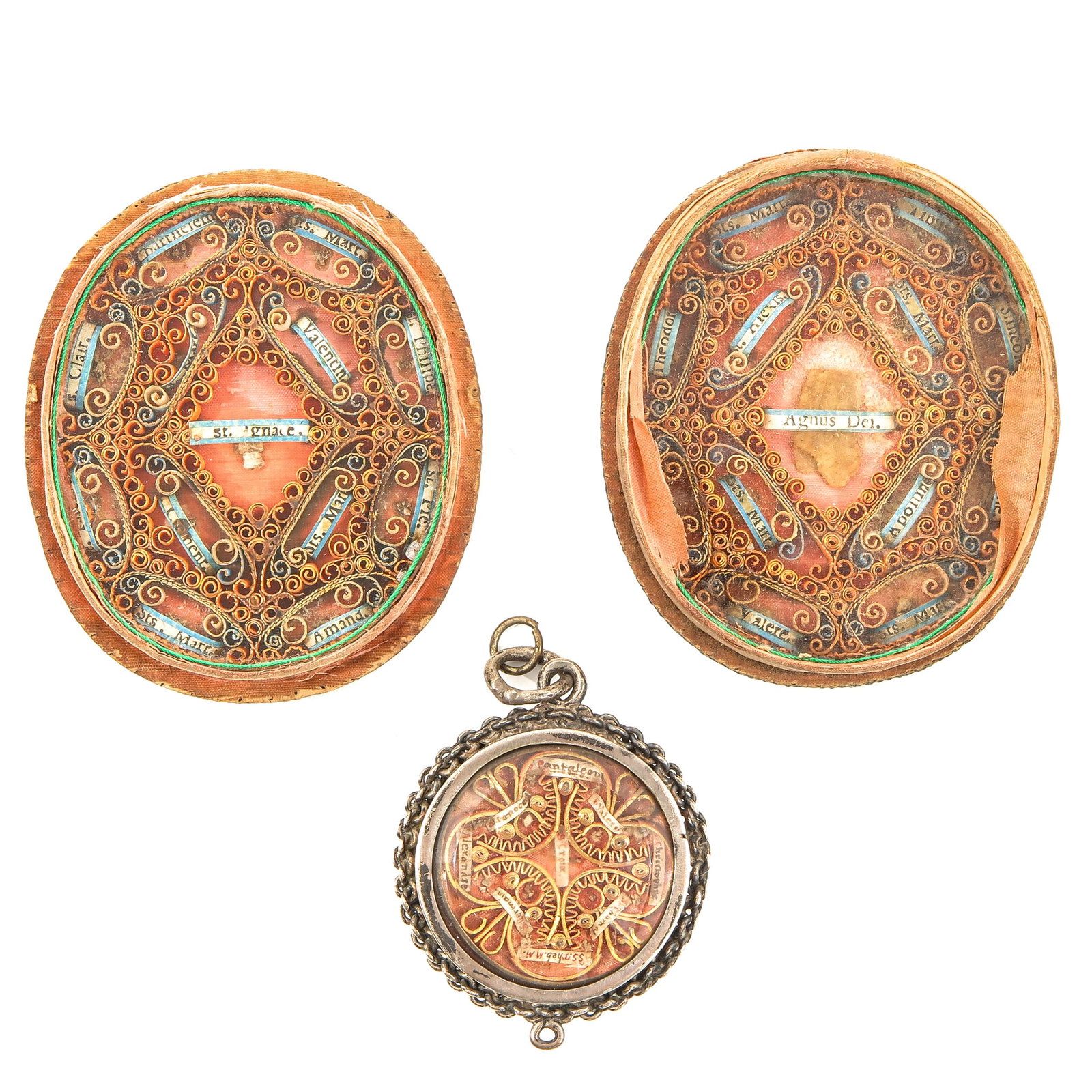 A Lot of 2 Reliquaries: Including 16 pieces of relics in a box with embroidery, 7 x 8 cm.