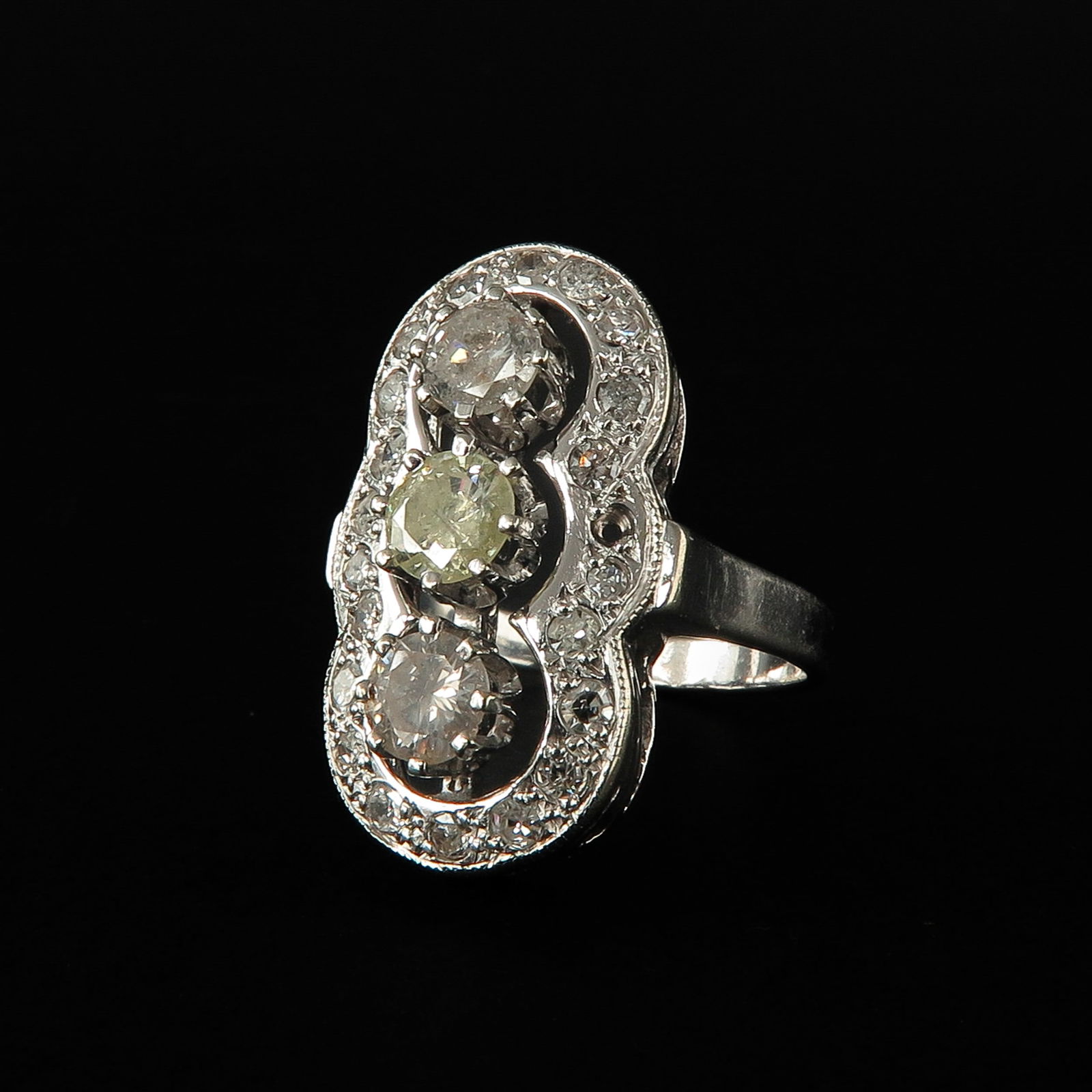 A Ladies Diamond Ring (1 of 4)