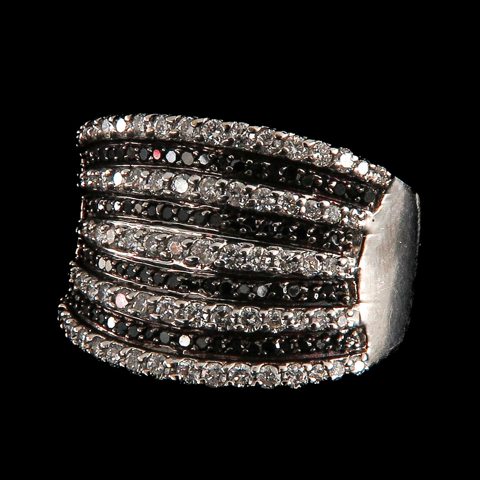 A Ladies Diamond Ring (1 of 4)