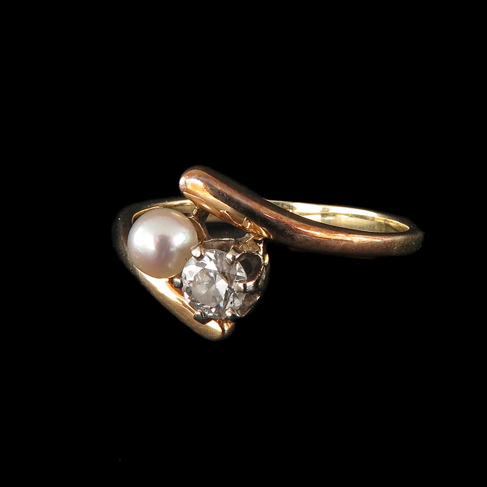 A Ladies Pearl and Diamond Ring (1 of 3)