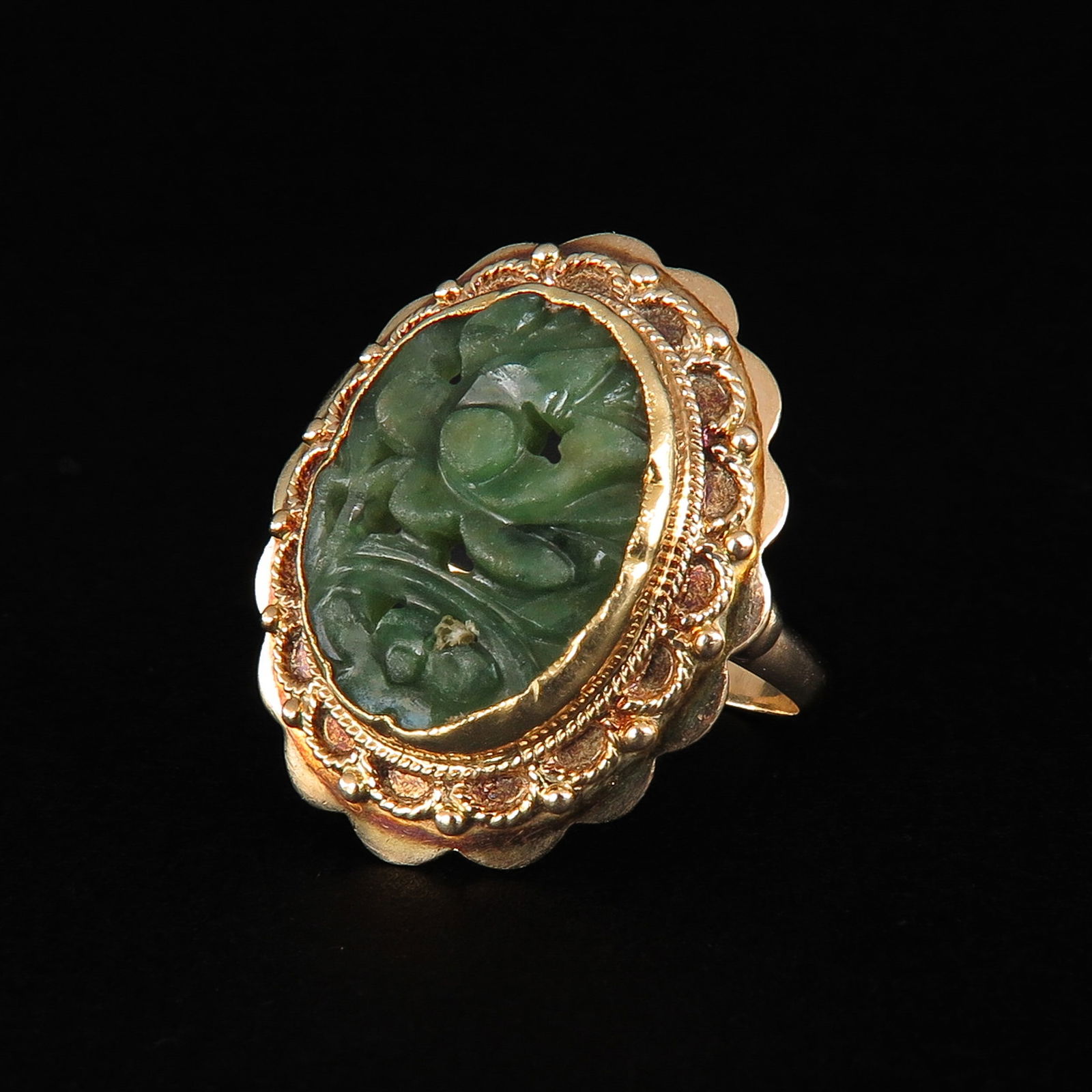 A Ladies Jade Ring (1 of 3)