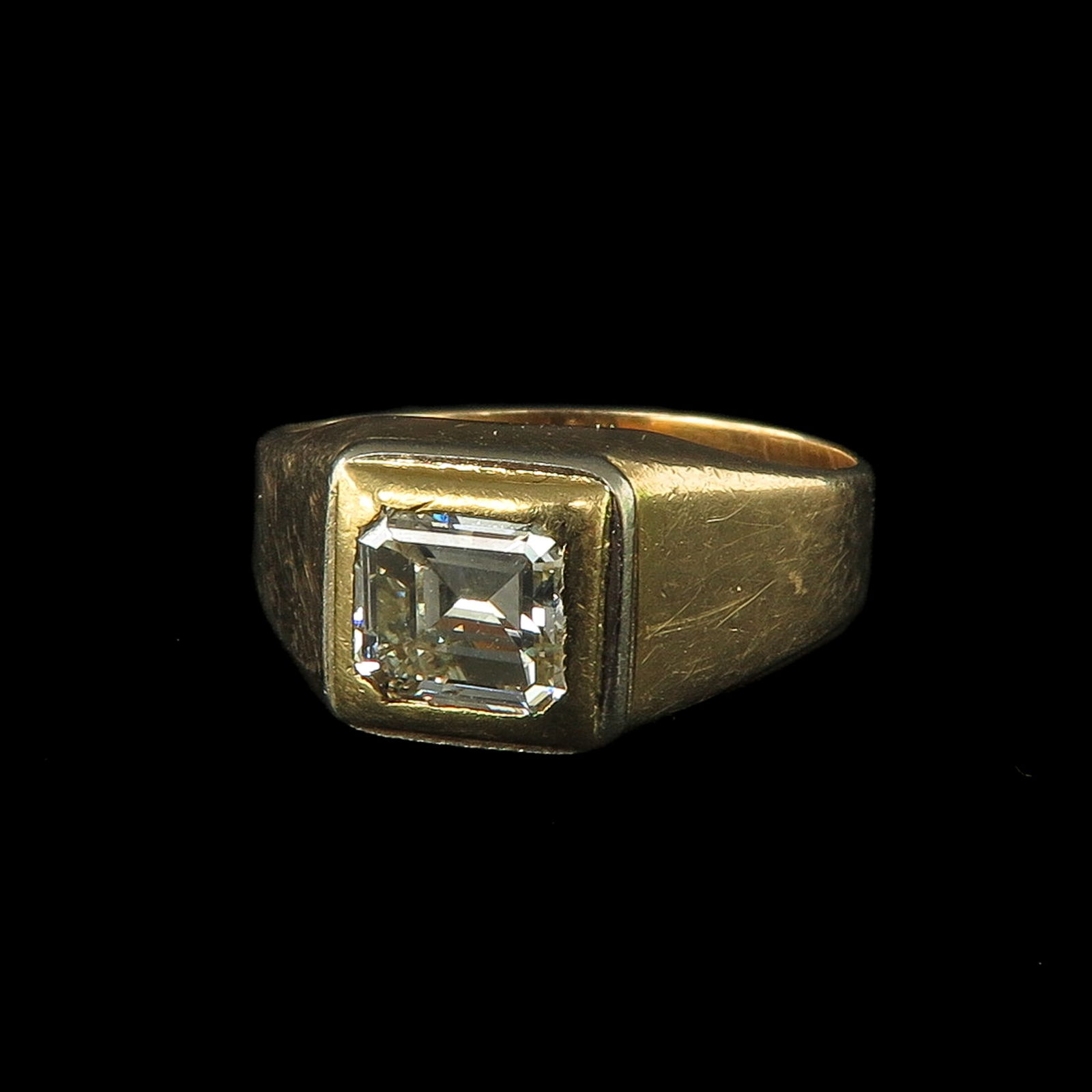 A Ladies Diamond Ring (1 of 3)